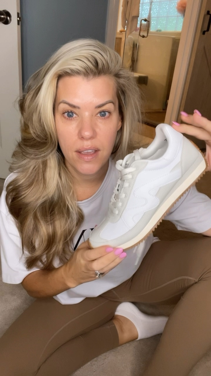 $34 new balance dup from target!!

All sizes and colors still available RUN!!!! 

I wear a 7 or 7.5 and the new balance sell out in my size before I fa. Get my hands on them 😣😣

I prefer paying $34 over $130+ any day 🙌🙌

https://liketk.it/4MYZb

#LTKBacktoSchool #LTKWorkwear #LTKActive