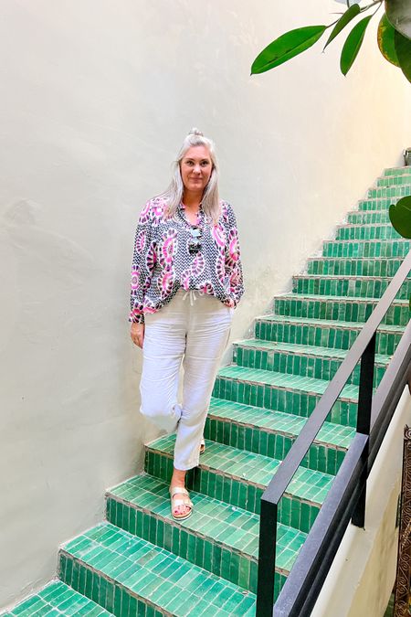 Ootd - printed boho blouse (Je m’appelle), linnen joggers and gold sandals (available in large sizes). Oversized sunglasses and Uniqlo crossbody bag. 



#LTKtravel #LTKover40 #LTKstyletip