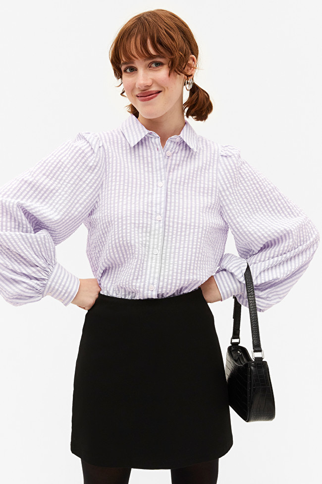 Chemise manches ballon rayures violettes
                  			
				18 €
			
				30 €
	-40% | Monki
