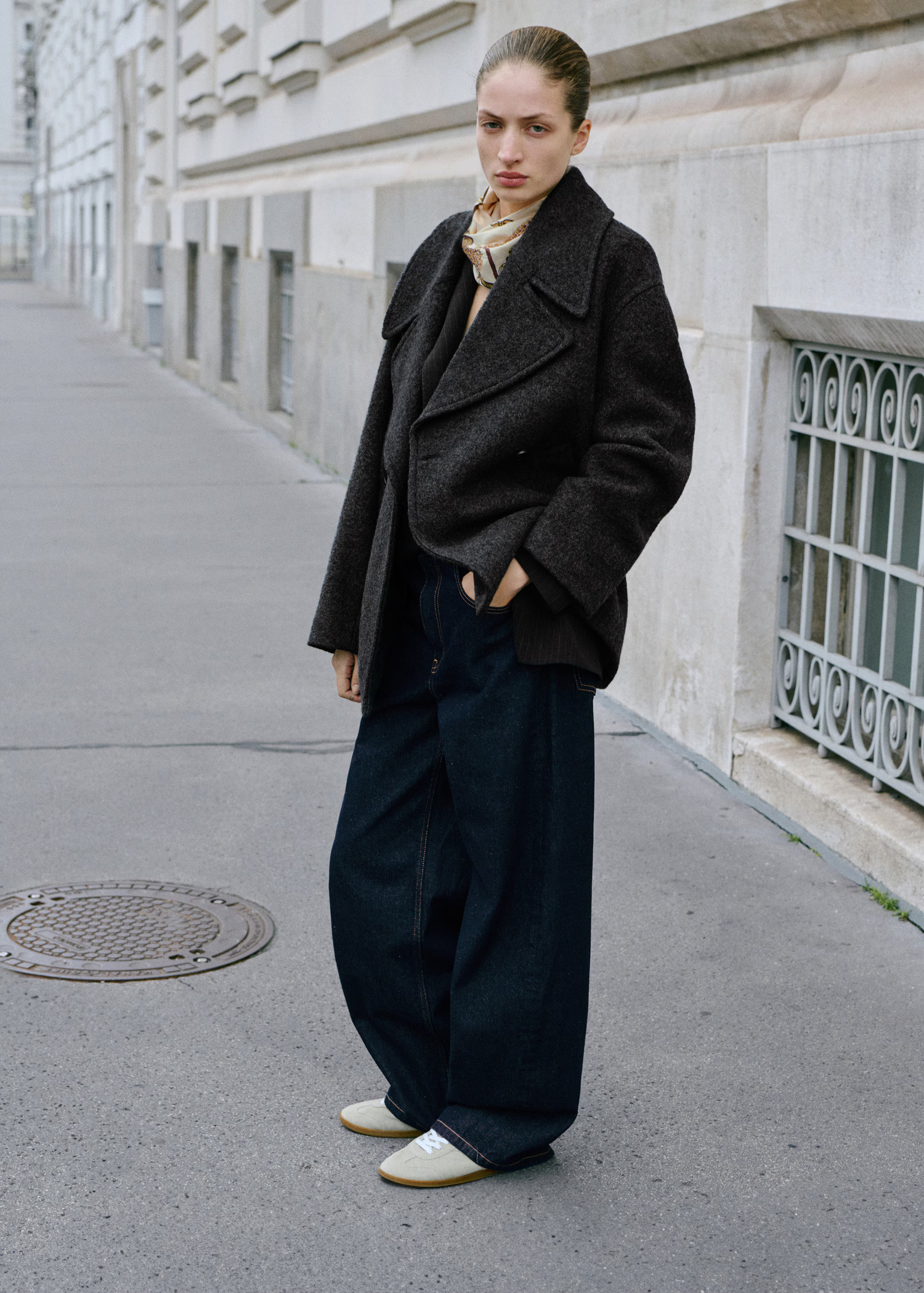 Mid-rise rinse-wash barrel jeans - Women | MANGO United Kingdom | MANGO (UK)