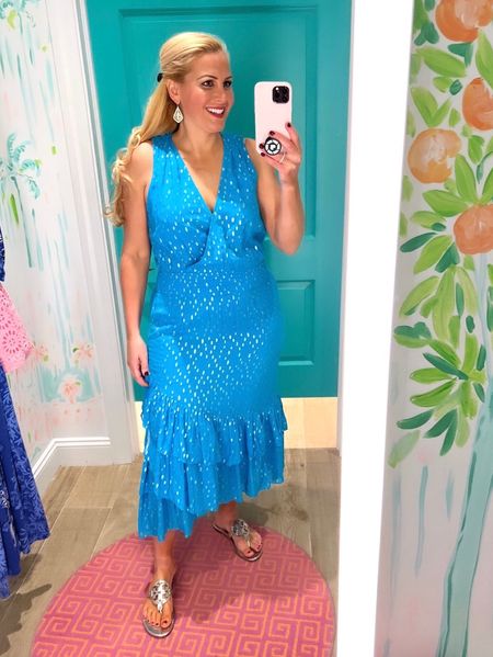 The Lilly sunshine sale starts today 1/3/24 and runs through 1/5/24. So many Lilly Pulitzer dresses on sale, like this one!!!!

Wearing a size 8. Fits true to size.




#LTKtravel #LTKswim #LTKsalealert