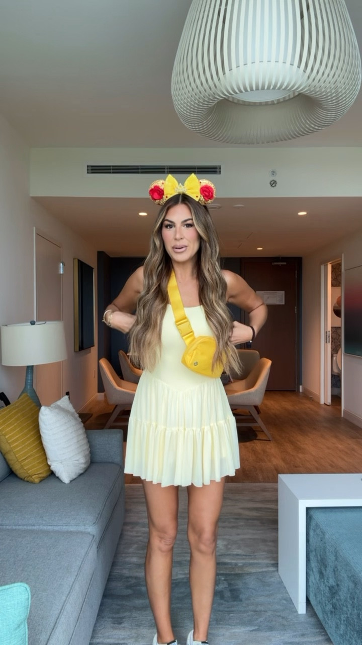 disney ootd 💛 wearing a small!