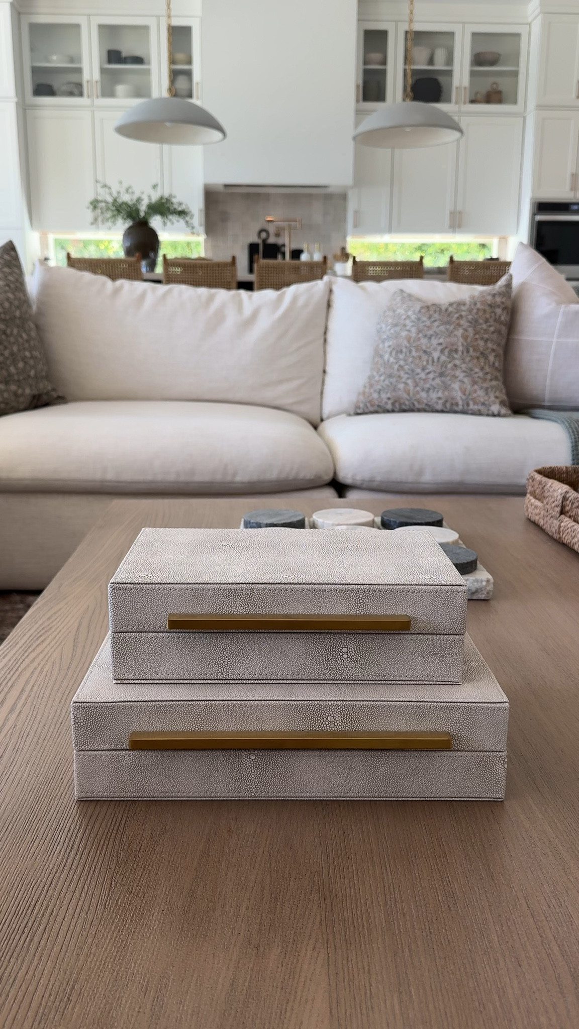 ￼ I love hiding all the things…
￼

Storage boxes, decorative storage boxes, stylish home organization, hidden storage solutions, clutter-free home ideas, storage boxes with lids, modern organization finds, functional home décor, living room storage ideas, bedroom organization, office storage solutions, shelf organization, neutral home accessories, Amazon home finds, beautiful and practical storage.

#LTKHome #LTKSeasonal #LTKstorytime