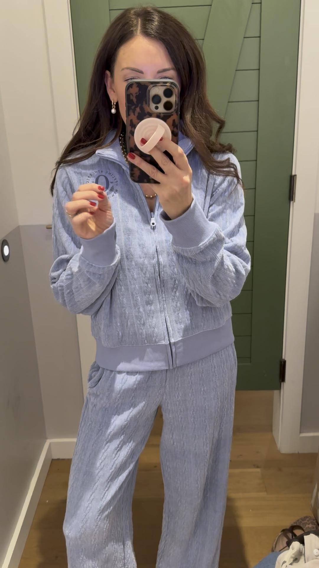 Aerie cozy matching set!
Small zip up
Xs pants 

#LTKGiftGuide #LTKSaleAlert #LTKFindsUnder50