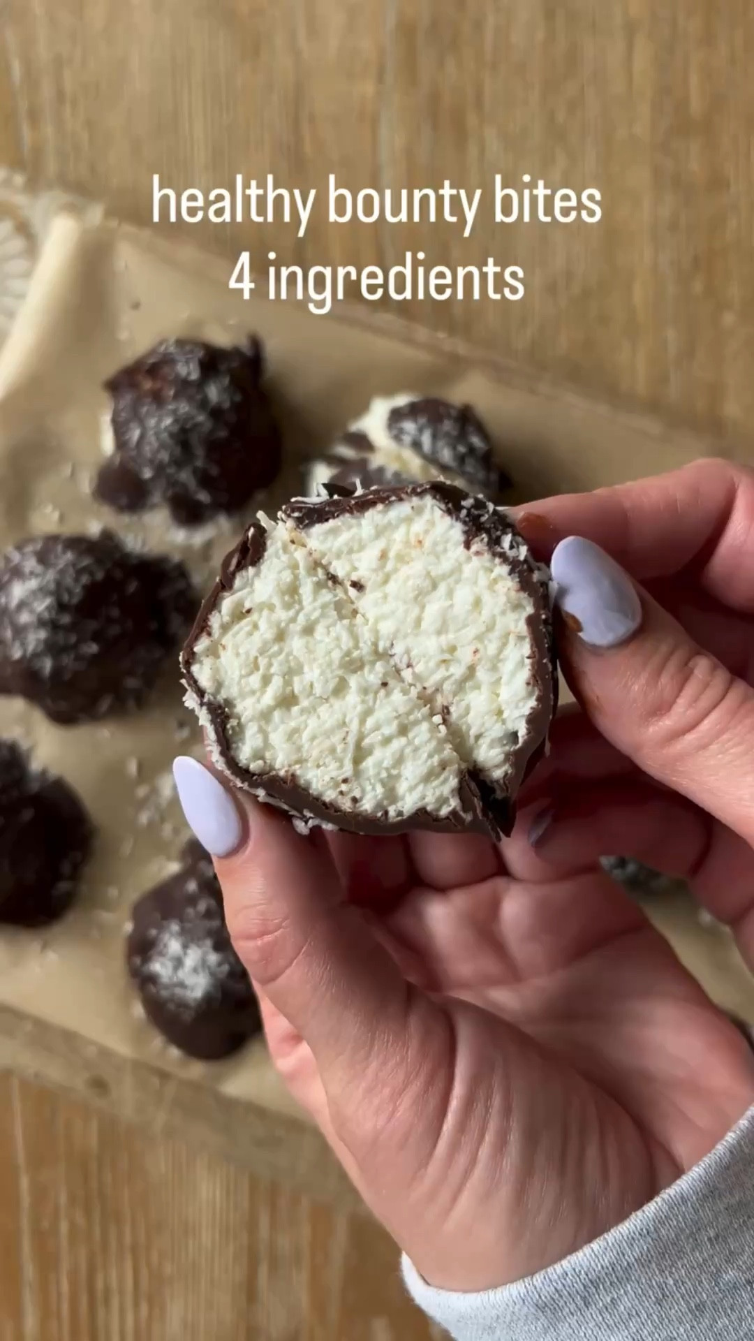 bounty bites… but make them better 🥥🍫

just 4 ingredients, no baking… and dangerously easy to eat the whole batch 👯‍♀️

save this for your next craving ✨

#healthysnack 
#nobakedessert 
#easyrecipes 
#chocolatelovers 
#coconut

#LTKdayinmylife #LTKfoodie #LTKSeasonal