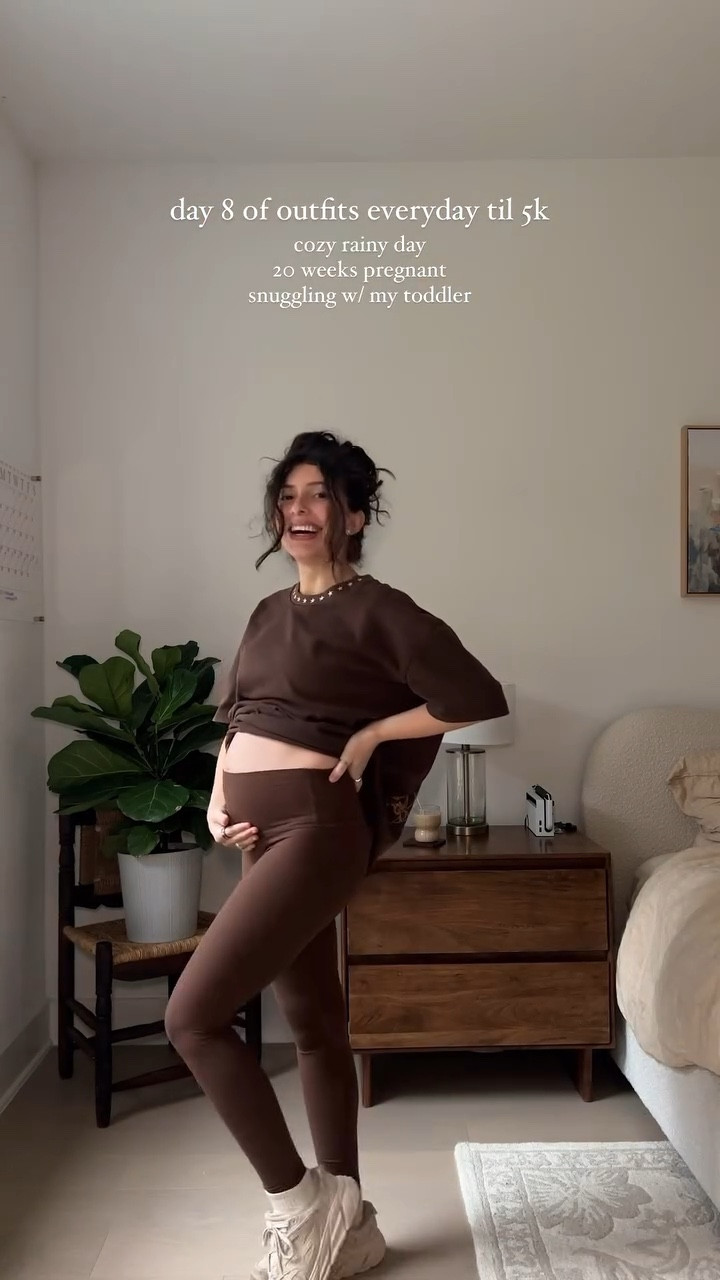 the weather called for snuggling in some cutie athleisure 🤎🌧️

#rainyday #ootd #momstyle #dressthebump #outfitoftheday #easymomoutfit #easyoutfit #casualstyle #athleisure #cozyoutfit #cozyootd