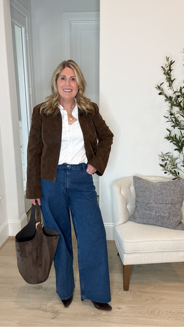 There’s no need to look any further…
I’ve found 2 pairs of jeans that are under $40 AND the fit is FANTASTIC!

Comment LINKS and I’ll send them too you, along with the discount code for 10% off through February 15th.

The first pair is a high-waisted straight leg jean. 
It will always be my favorite silhouette!
They are stretchy, the perfect length, and come in lots of colors!

The second pair are a high-waisted wide leg jean.
They have an adjustable waistband, so no gapping!
This pair is also stretchy,super soft, and so comfortable.
Personally, I love a wide leg jean paired with a little boot with a pointy toe.
So CHIC!

Discount code: LOVE10SGIVL
Both pairs run true to size.
I’m 5’6” tall and wearing my normal “jean” size.

Please feel free to DM me with any questions.
I’m always happy to help!
xoxo, Cindy

#fashionover50 #houstonblogger #midlifewomen #womensjeans