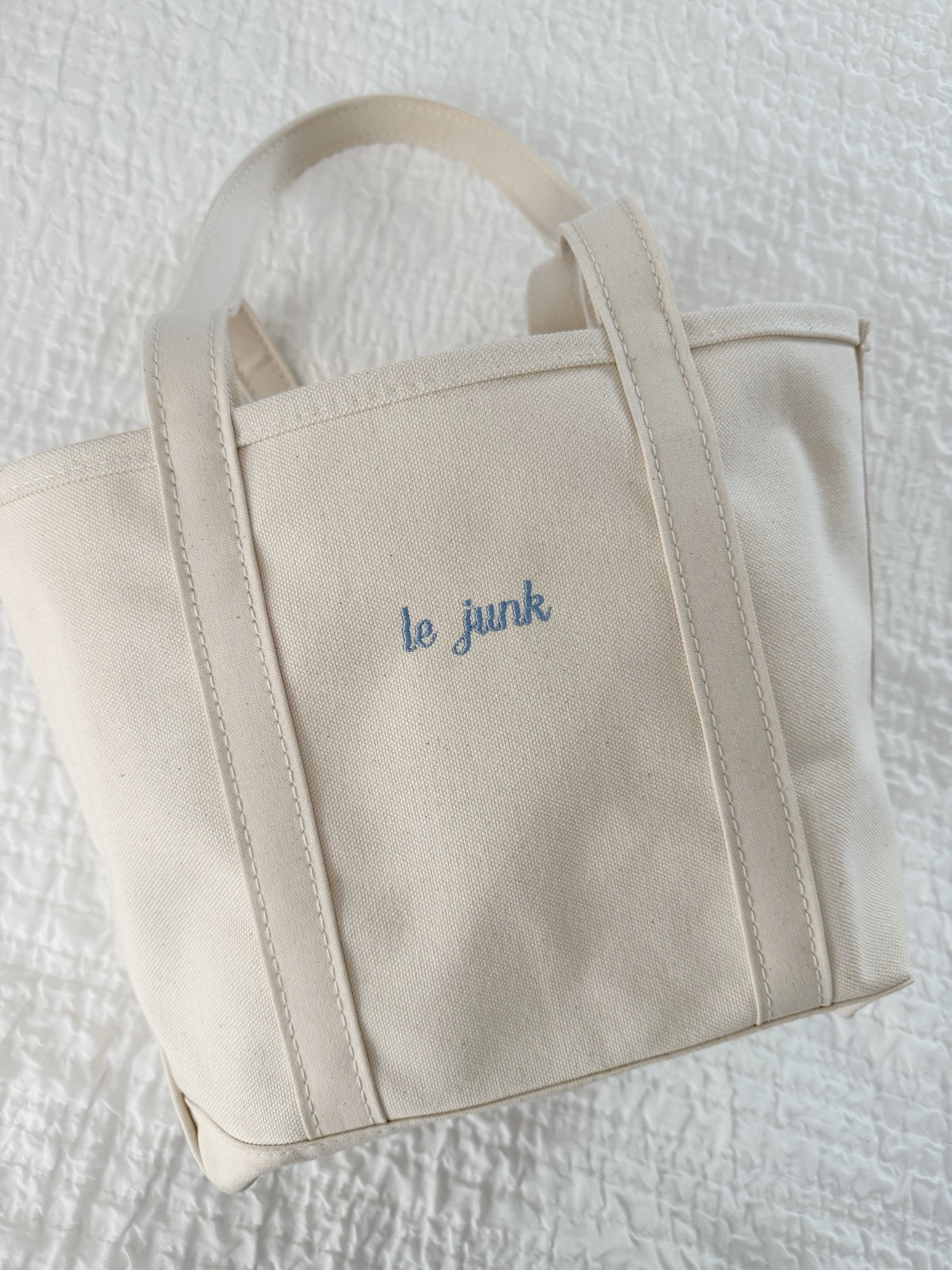 my boat and tote details!

color: natural
size: medium
LONG HANDLES (to wear on shoulder 😍)

script writing

#boatandtote #summer #summerbag #everydaybag #momlife

#LTKMothersDay #LTKootd #LTKmomlife