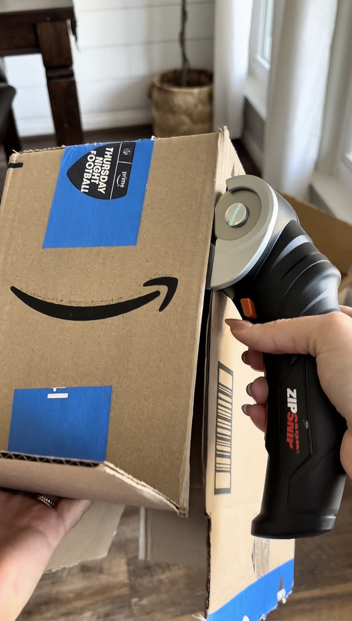 Worx WX082L 4V ZipSnip Cordless Electric Scissors, fabric scissors, rotary cutter | Amazon (US)