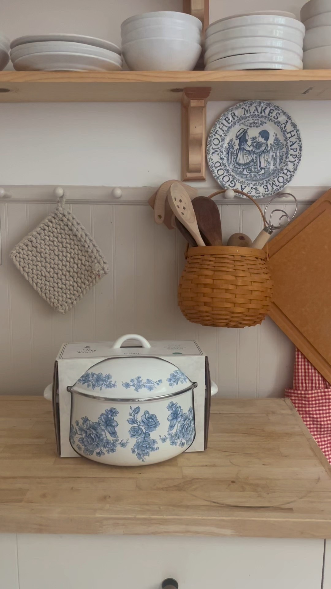 Antique inspired find and Walmart! Cant wait for soup season 🤍😍