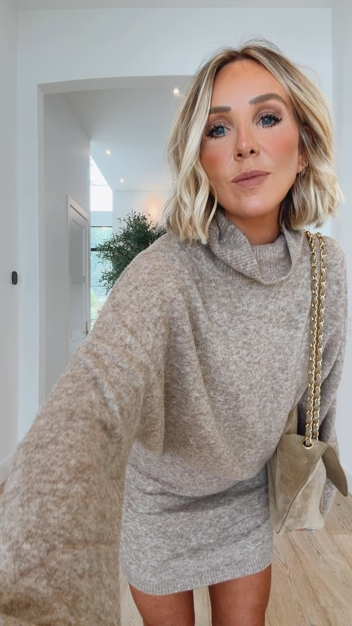 Must have sweater dress! Crazy light weight and soft! I’m in a medium