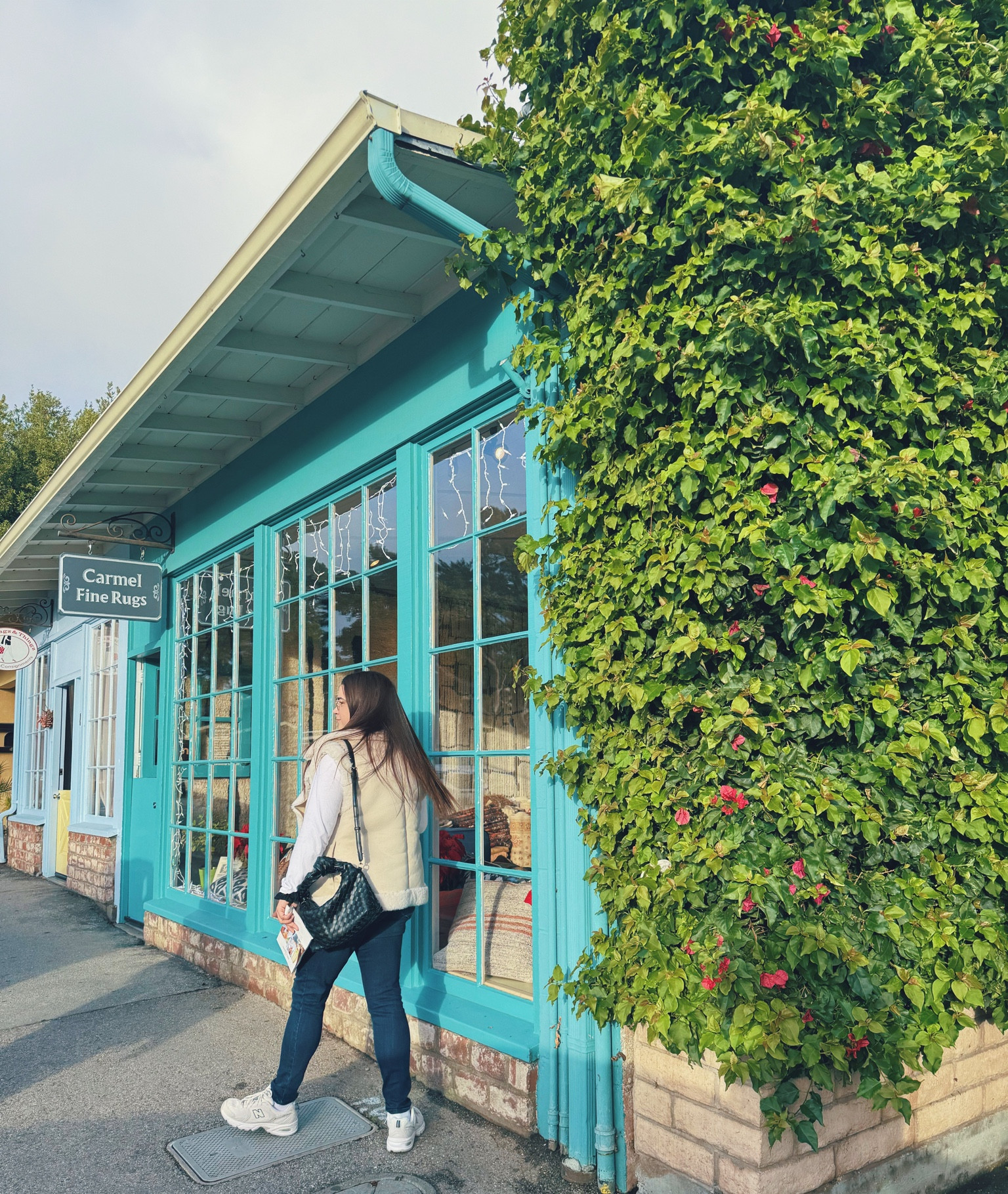 🤍 Cozy Casual Outfit🤍
Stay warm yet keeping it classic. 

Faux fur shearling suede
Sleeveless vest coat
Dark blue jeans
White long sleeve T-shirt
New Balance 530 Women’s 
Woven Knotted Hobo Bag

✨A day in Carmel by the Sea

#LTKSeasonal #LTKTravel #LTKHoliday