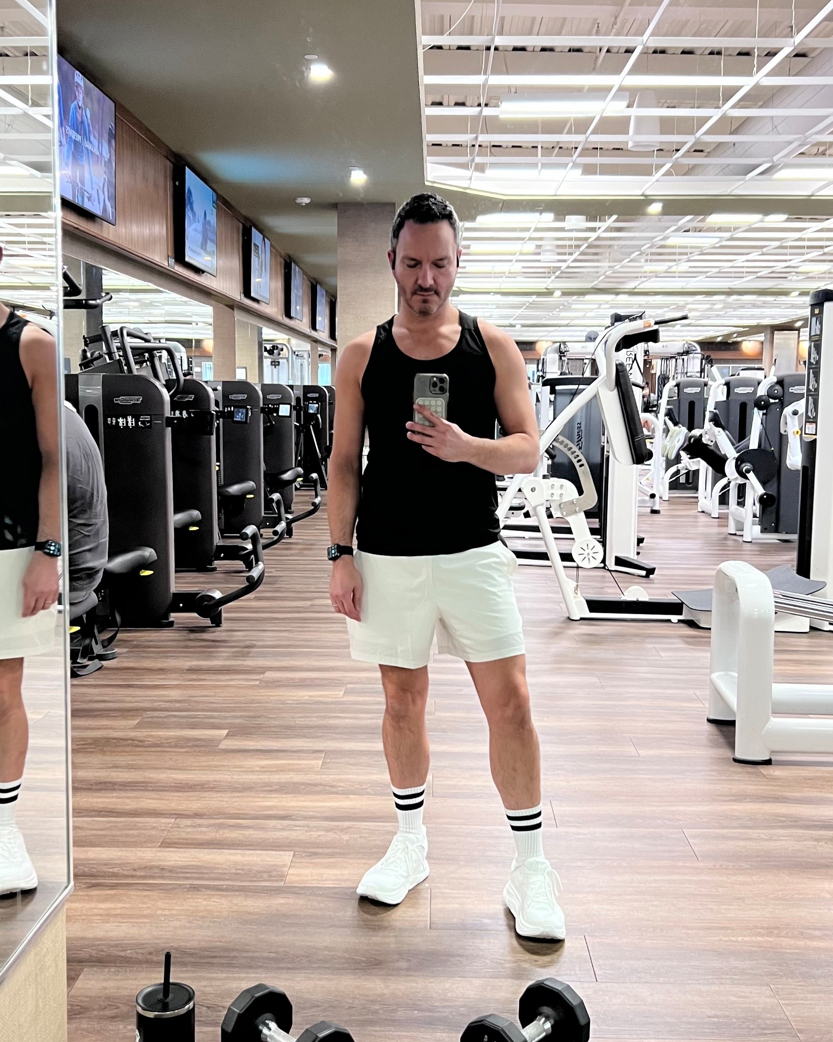 Sometimes the world is black and white, especially today’s gym outfit 

#LTKActive #LTKootd #LTKMens