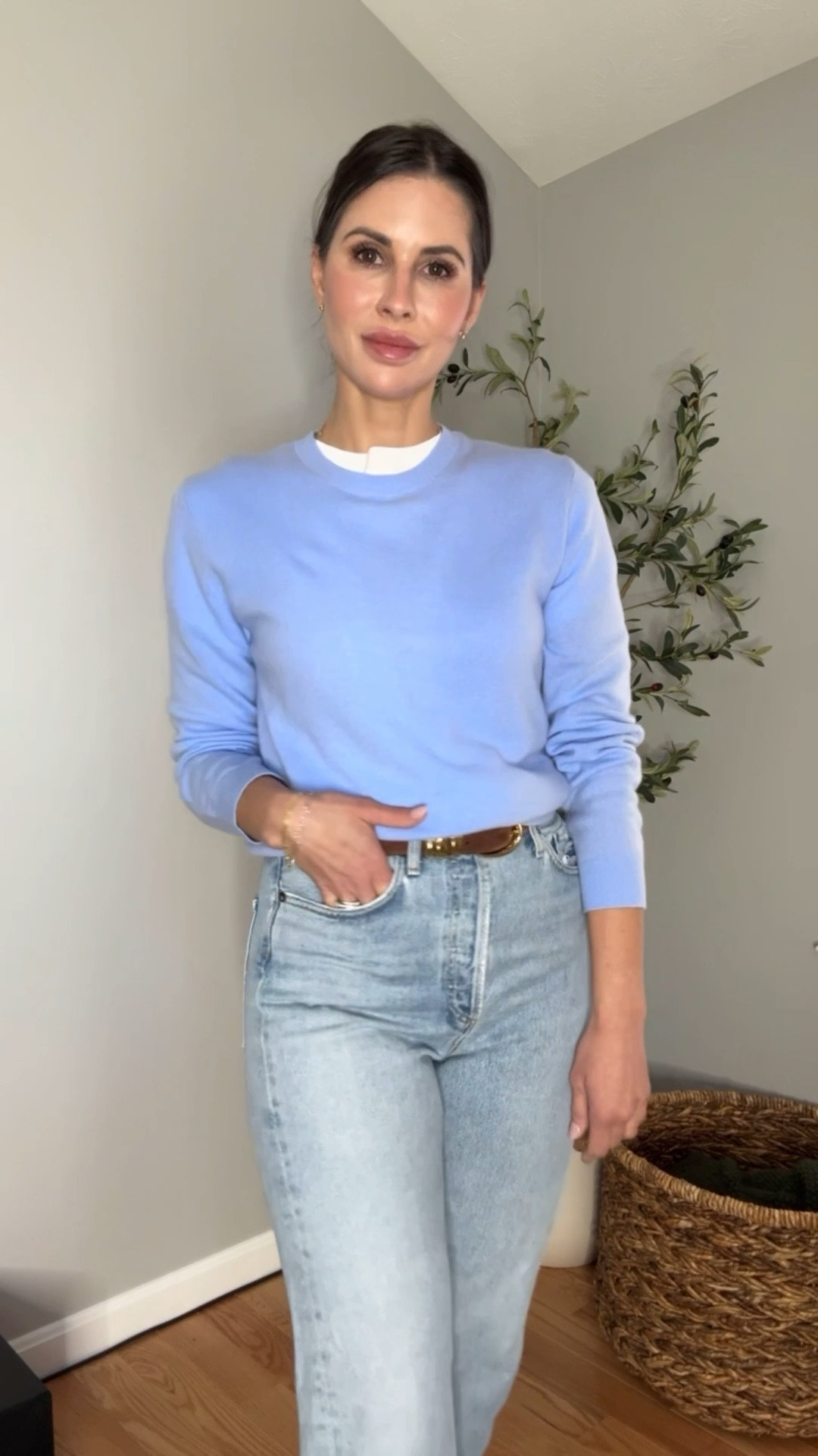 Easy everyday looks 
Day 3 
Baby blue 🤝 brown 💙🧸

JCrew cashmere sweater
White tee
Agolde denim 
 Zara fur under $100
Aritzia 
Madewell loafers 

#LTKootd #LTKFindsUnder100 #LTKSaleAlert