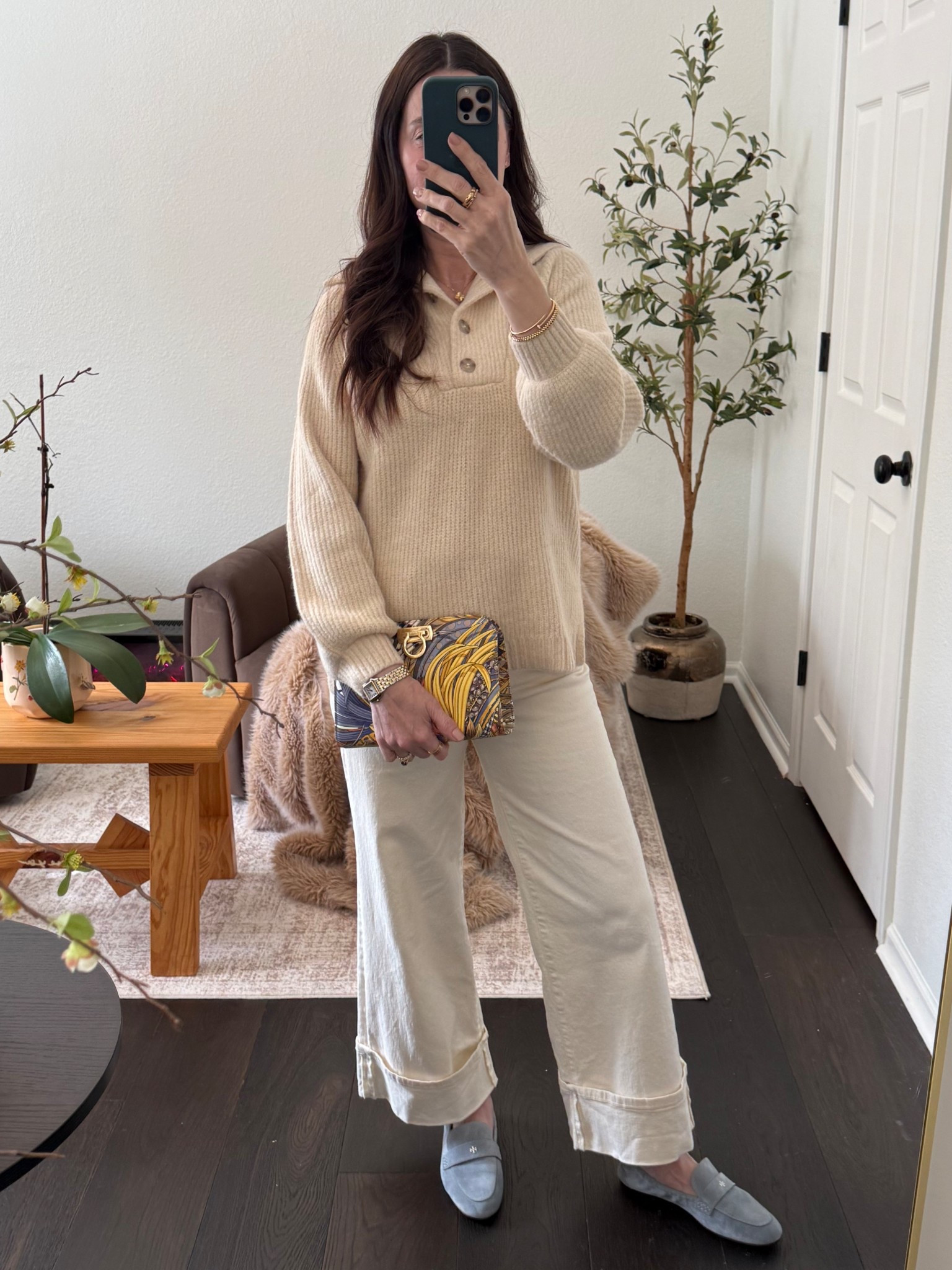 I love a good monochromatic look. I’ve paired it with these incredibly comfortable blue suede loafers and a statement clutch. Perfect brunch date combo!

#LTKmomlife #LTKootd