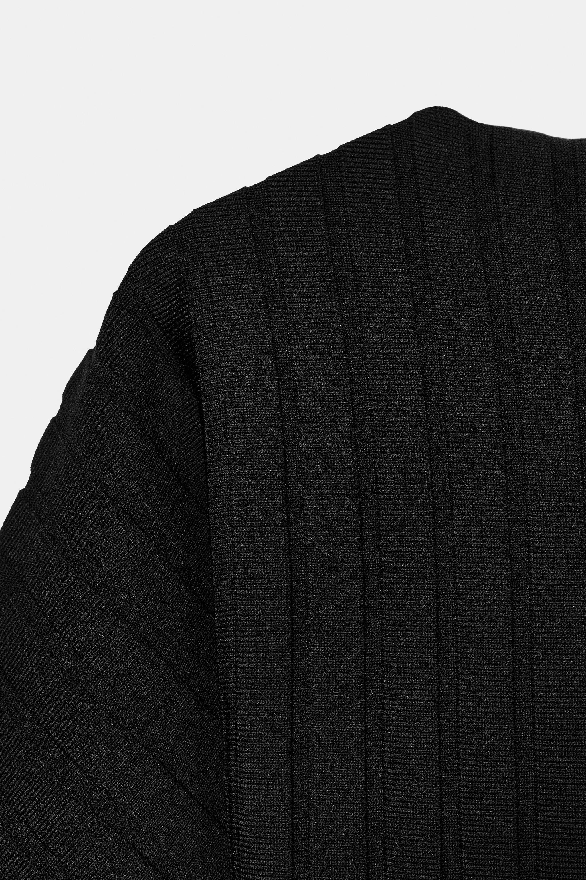 Model height: 178 cmRibbed knit top featuring a round neck and short sleeves. Flared hem. | Zara Canada