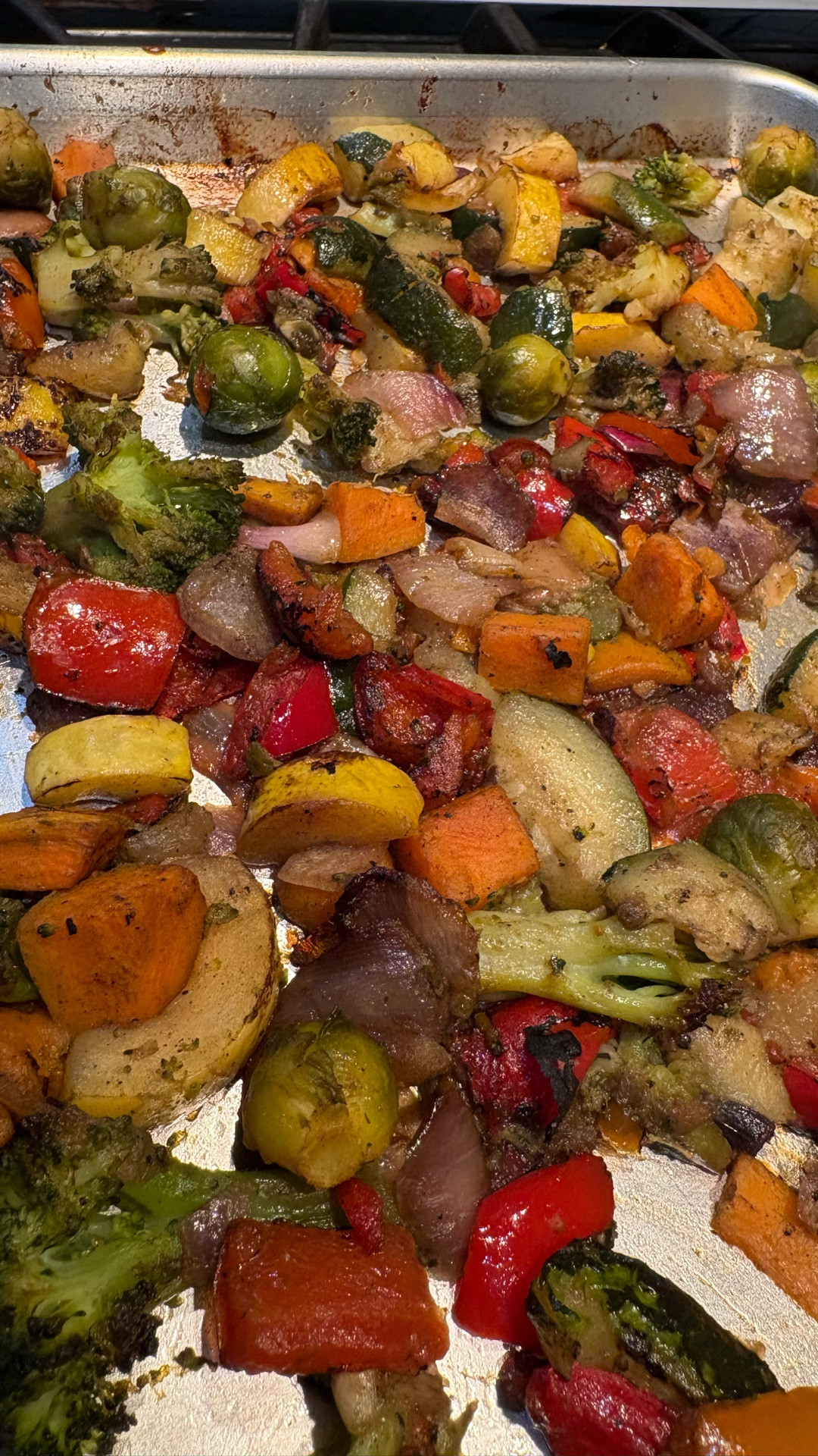 As a mom of three in Spring sports, we need an easy way to get our nutrients. Puravida’s fire roasted veggies  + Tattooed Chef’s sheet pan veggies- was a hit! I paired them with organic chicken breast (in a sesame teriyaki sauce) and Seeds of Change microwaveable organic quinoa and brown rice blend?! Absolute winner! 🥕 🧅 🥦 🍠 😋 🍚🍽️

#LTKfitnessgoals #LTKActive #LTKmomlife