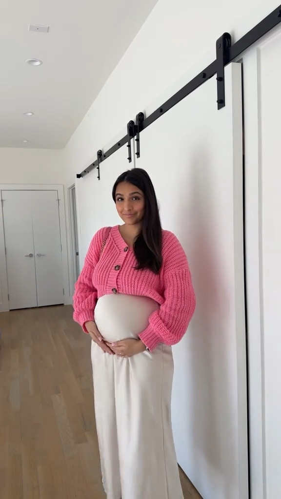 Outfit of the day💘💘 

Wearing a size small in the sweater!! 

#LTKStyleTip #LTKBump #LTKItBag