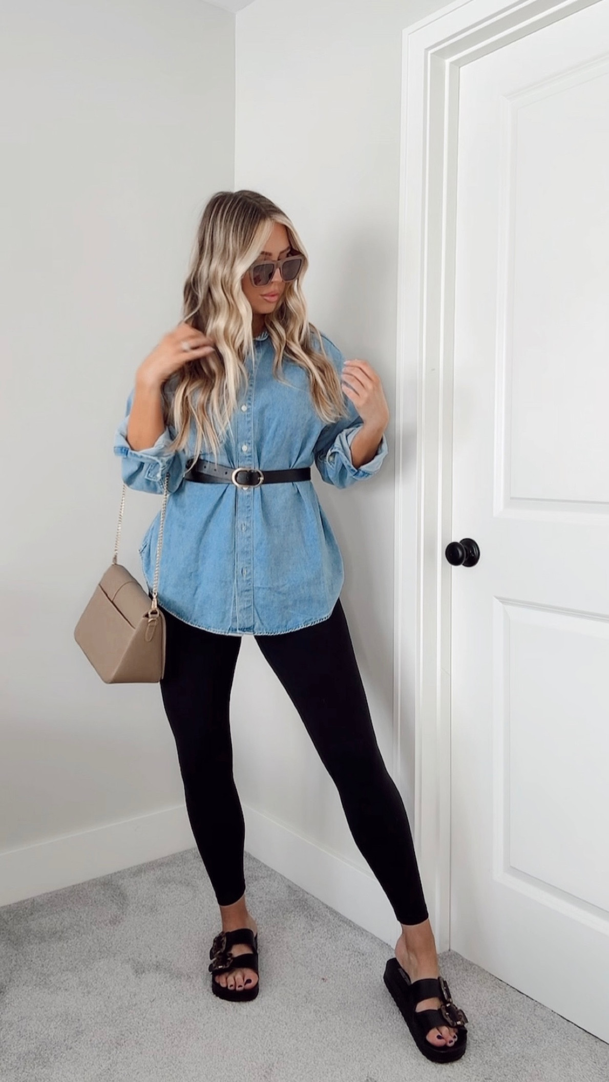 Black leggings outfit idea 🖤

#LTKfindsunder50 #LTKfindsunder100 #LTKstyletip