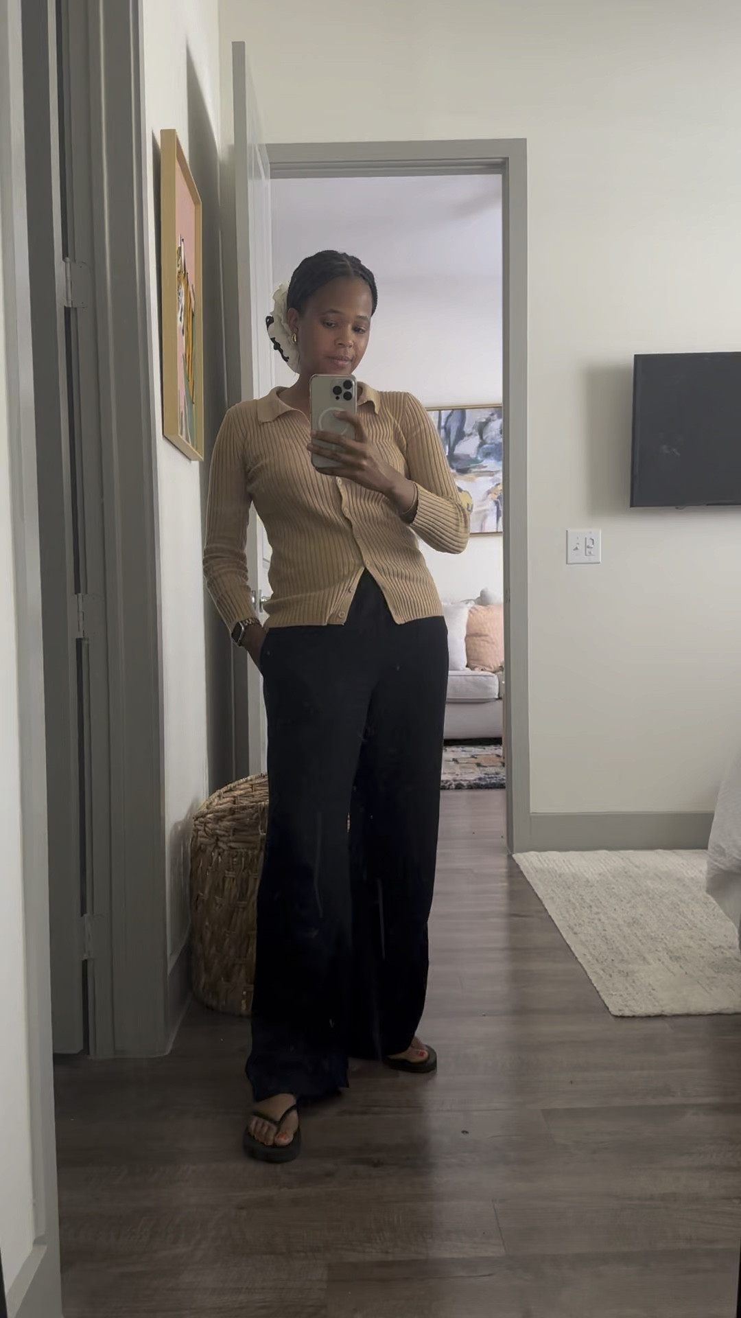 8.28. 24 Style File: Work At Home Edition

Knit Polo: Poshmark-similar option linked

Pants: old, similar option linked

Hair scrunchie: New-exact version linked

Sandals: Added 2024-exact pair linked  



#LTKWorkwear #LTKVideo #LTKStyleTip