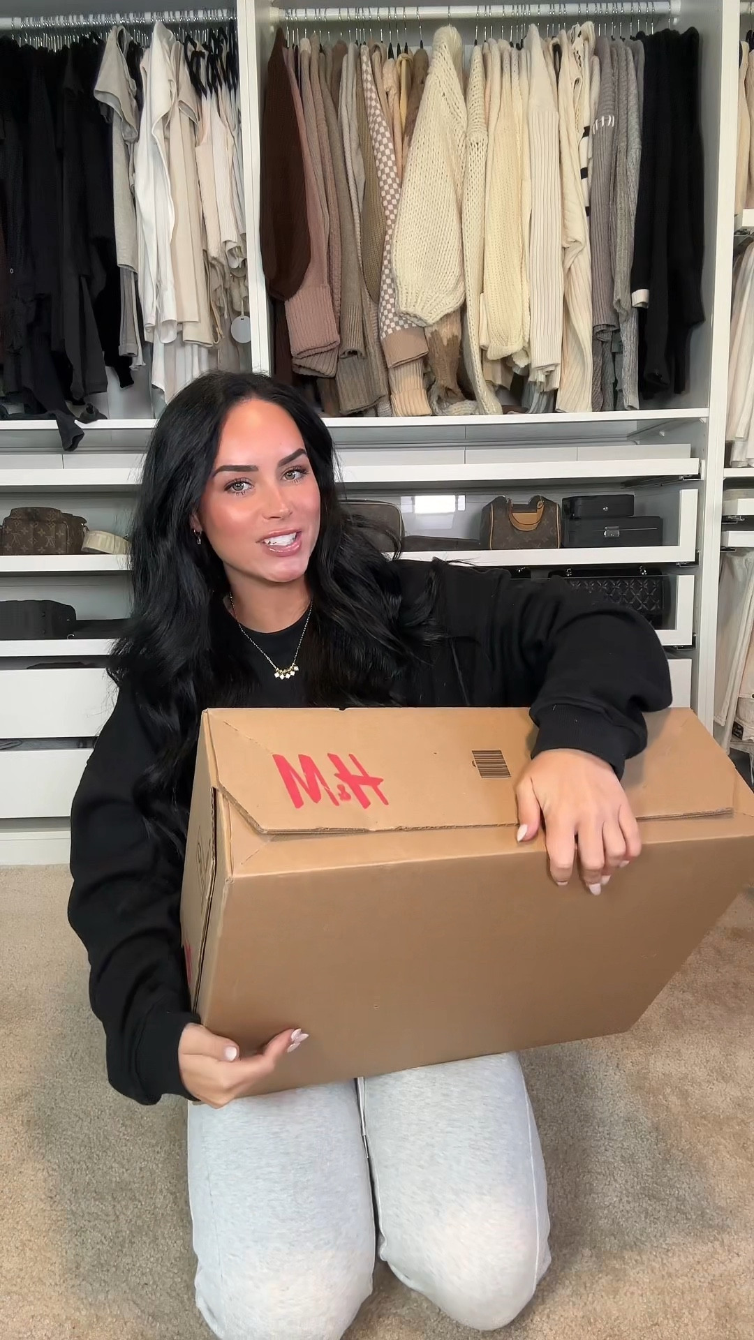 H & M Haul

Blazer, bedding, pillow covers & home decor

I’m wearing a size medium crewneck & size 6 sweat pants 

#LTKSaleAlert #LTKHome #LTKVideo