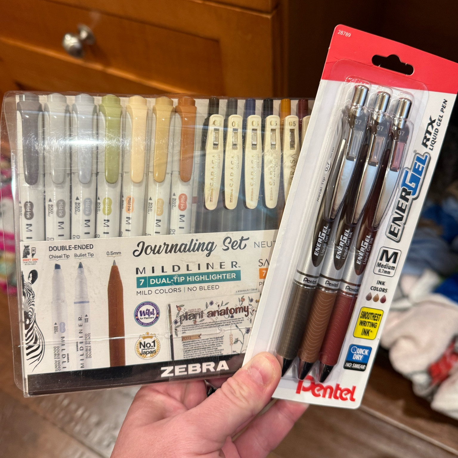 I’m normally not a neutral girl but for some reason recently when I write in my planner or notebook I lean towards brown.  It’s actually super calming.   I’m in my neutral era 😂 #pens #organization #notetaking