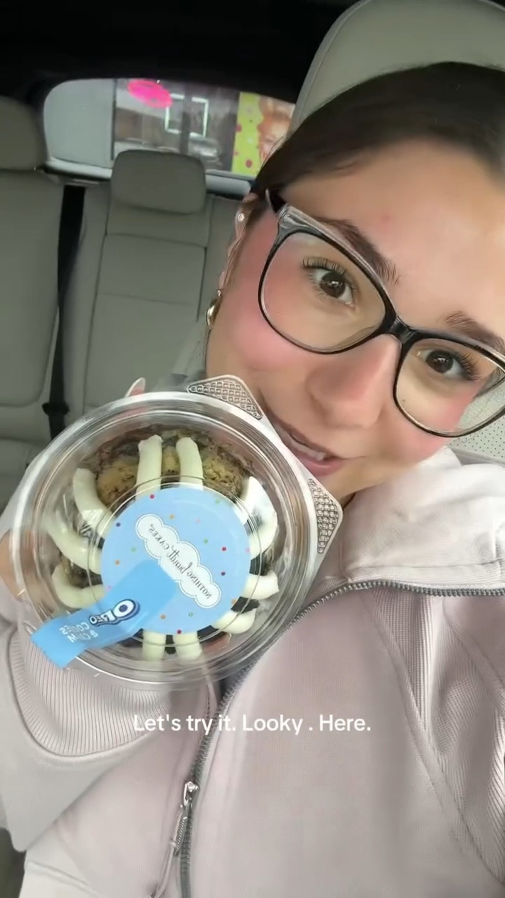 UPDATE we secured the cake!! I tried the oreo it was aightttt the red velvet is still my fav! What your fav flavor? 

@nothingbundtcakes #nothingbundtcake #birthdayfreebie #birthdaycake #freebie #freefood
