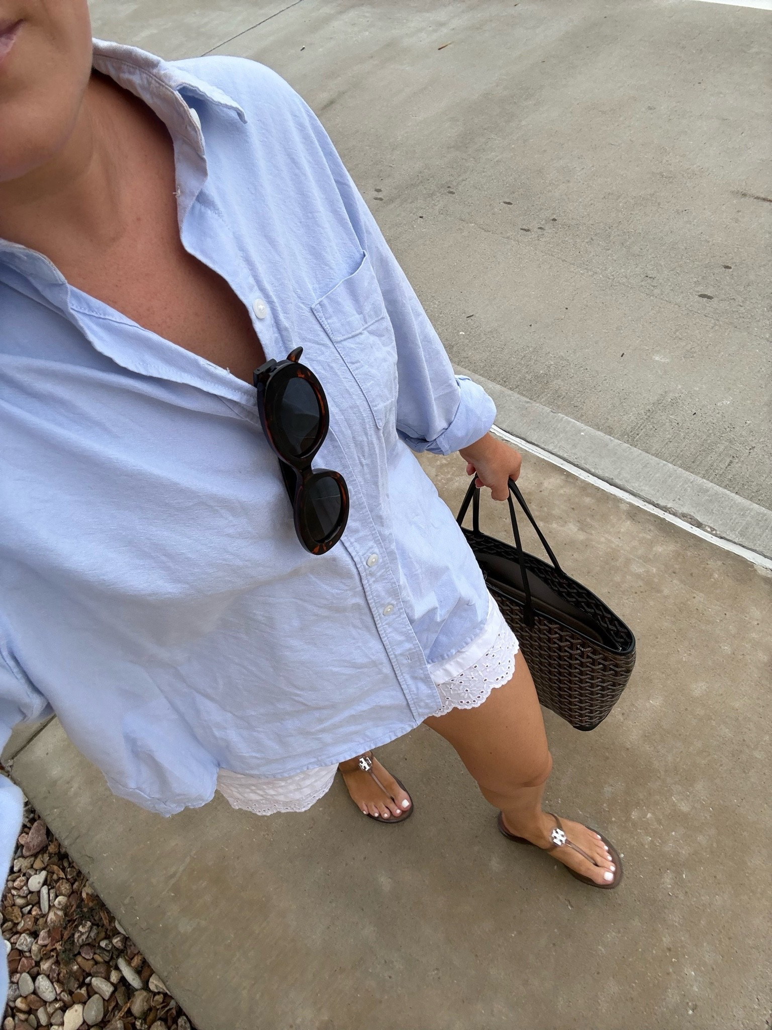 Today’s mom outfit of the day! The shorts I got in my regular size (they have an elastic bag to them) and then the button down I size up so it’s oversized