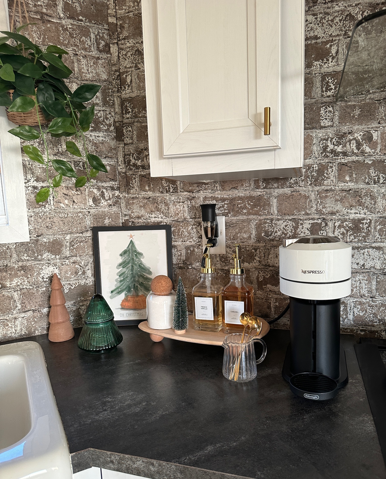 Coffee station christmas styled ☕️🤎

#LTKSeasonal #LTKHome #LTKHoliday