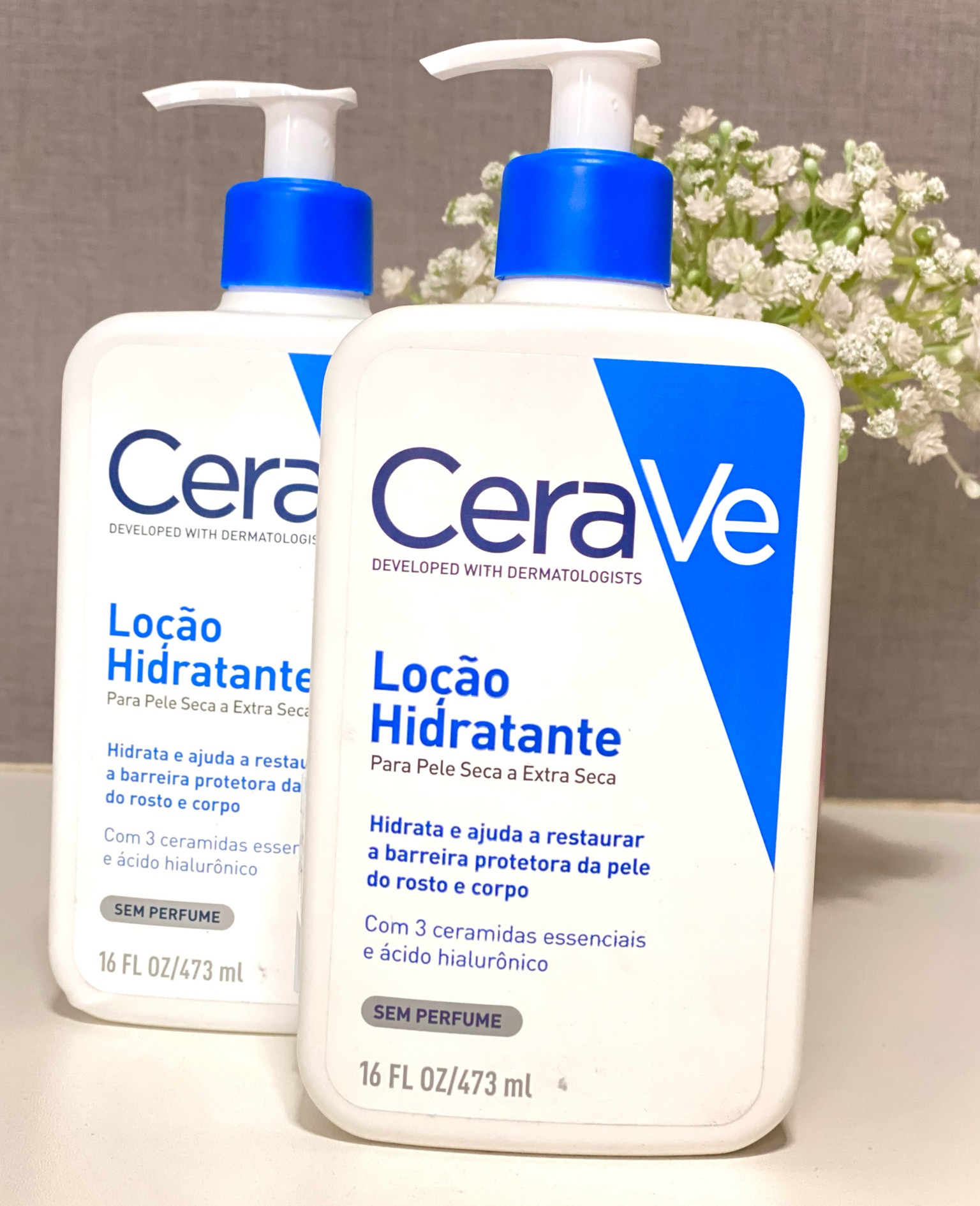 🧡Loção Hidratante Corporal CeraVe.
Ta aí um hidratante que realmente trata e hidrata pele seca e extra seca.
Sua fórmula é livre de óleo e de rápida absorção, deixando a pele macia e suave, sem aquela sensação pegajosa.
Pode ser usado tanto no corpo quanto no rosto (isso é ótimo!!).
Contém ácido hialurônico e 3 ceramidas essenciais, que fazem com que a pele se mantenha hidratada por um longo período.
Se você busca uma hidratação mais intensa para a sua pele, esse hidratante é o que você precisa. 

#LTKbeauty #LTKbrasil