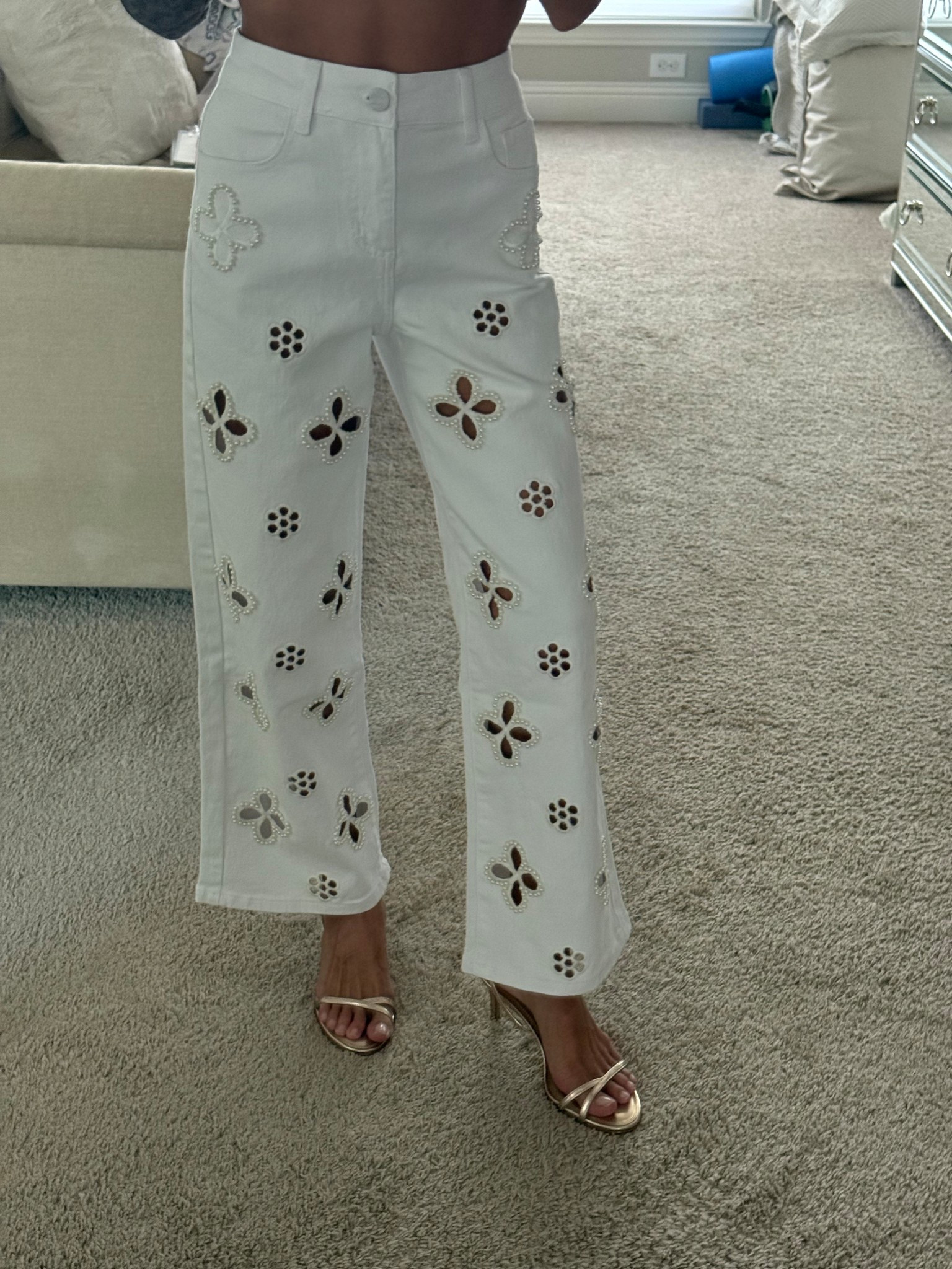 White cutout jeans perfect for vacation! Smallest size 

#LTKFindsUnder100 #LTKSaleAlert #LTKPetite