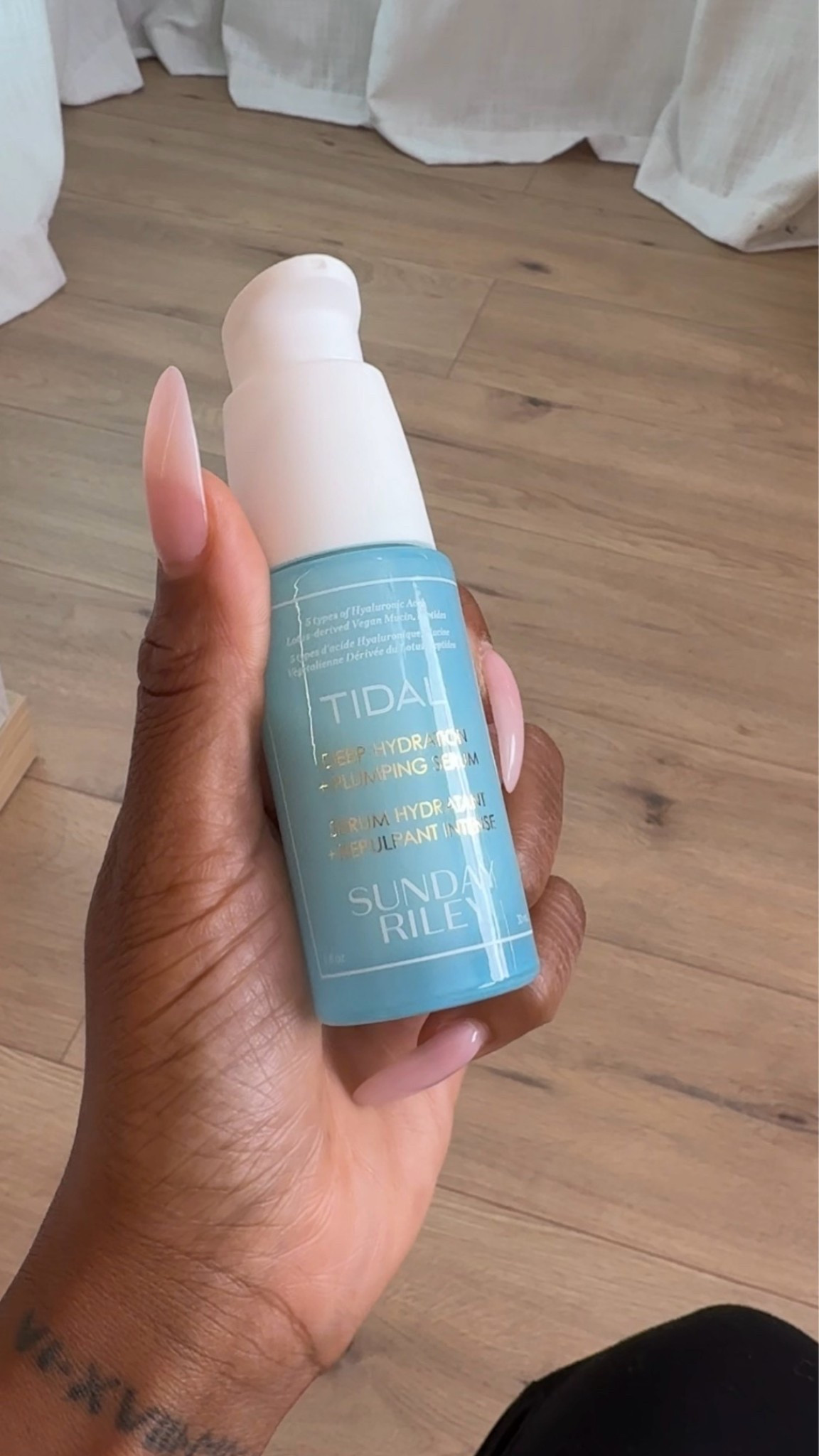 Scroll to shop! ✨ My skincare routine. Everything is linked below.👇🏾

Desliza para comprar. ✨ Mi rutina de skincare.

📲 Download the free LTK app & follow me @kirasfashionfinds to shop all my daily finds.

#LTKselfcare #LTKBeauty #LTKdayinmylife