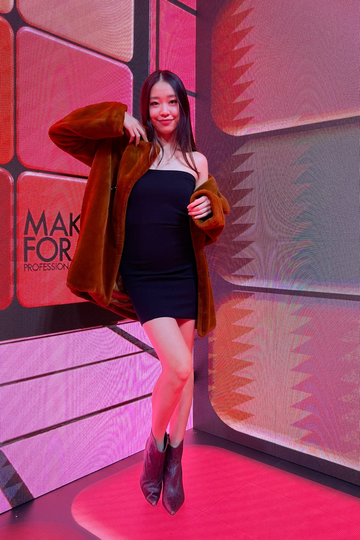 Mob wife makeup 

#LTKbeauty #LTKfindsunder50 #LTKfindsunder100