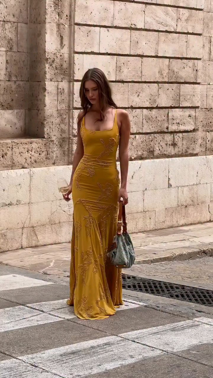 Can minimal look this bold?

#LTKFashionMonth #LTKdresses #LTKstyletip