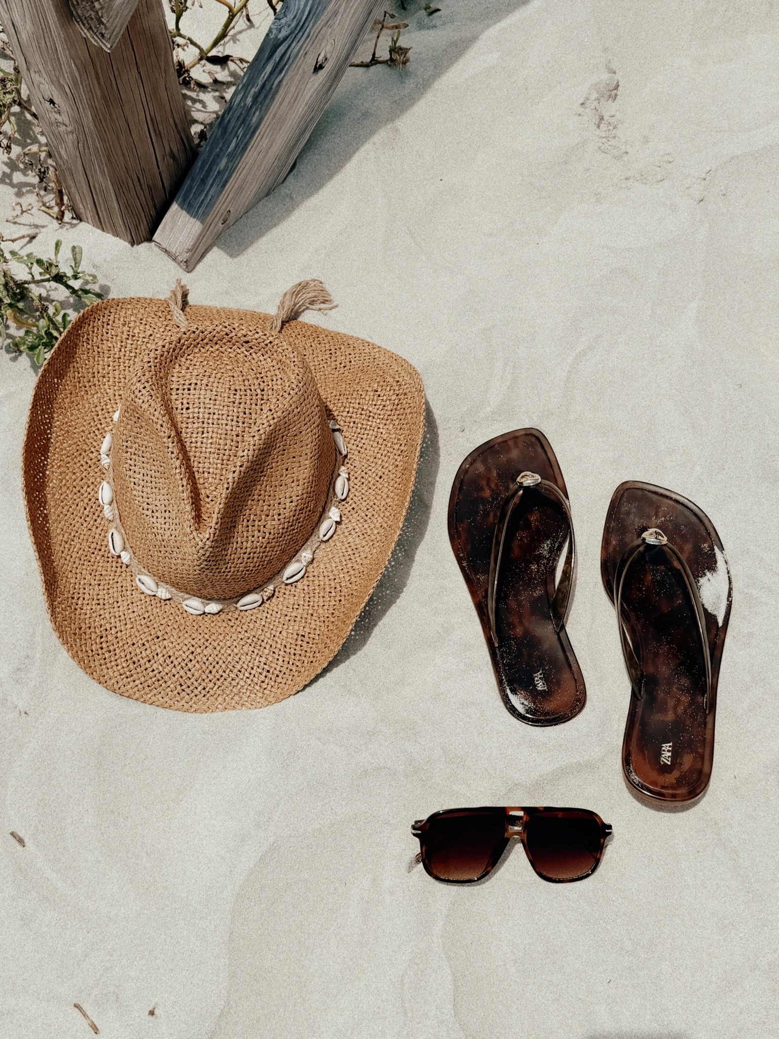 beach accessories ✨ for anything vici use code LEANN40 for 40% off, if expired use LEANN35 summer beach accessories, vici, sunglasses, zara jelly slides @VICI