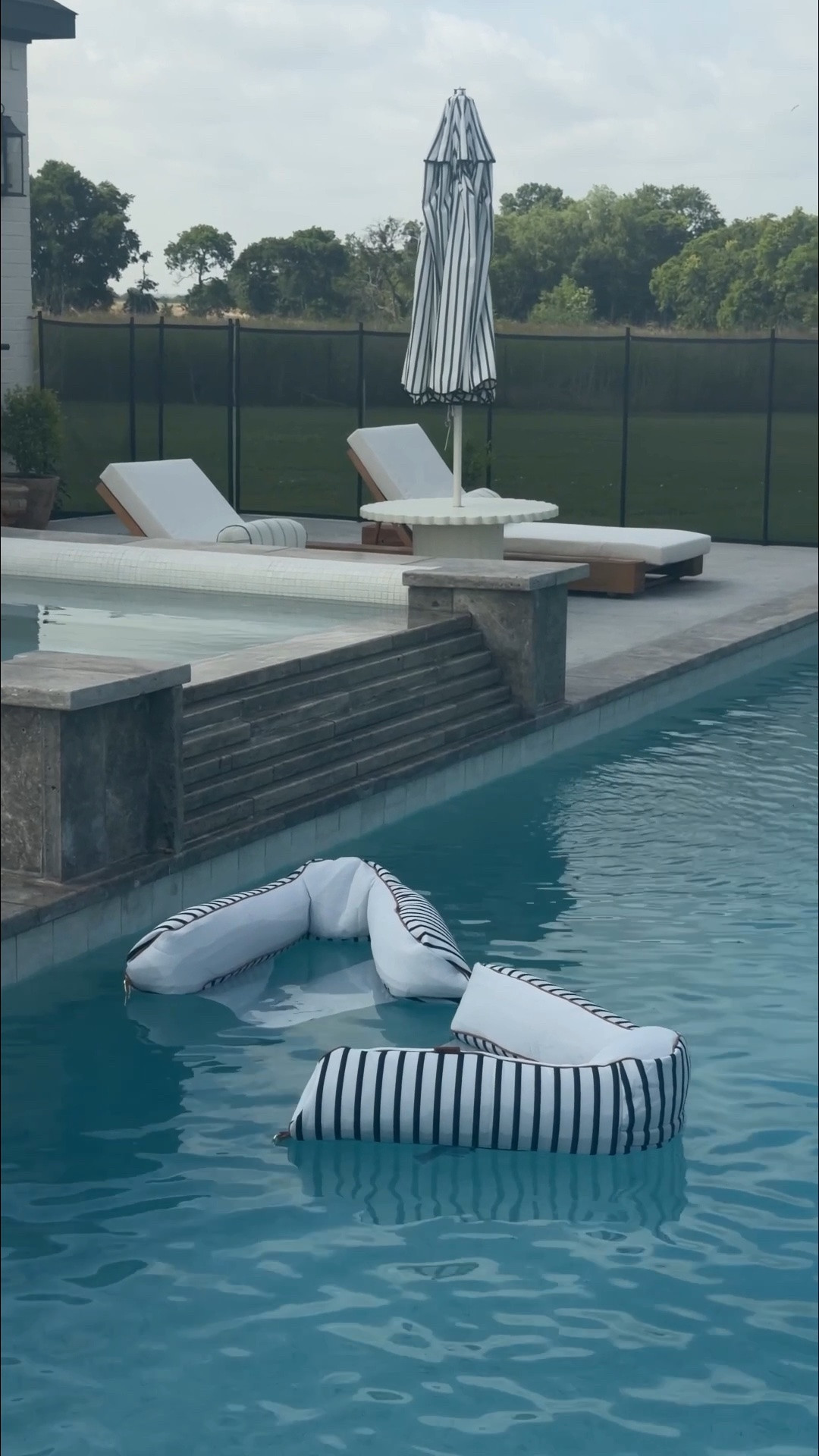 #ad always hosting so thankful for @Wayfair to help prep my poolside for summer! So many good finds! ⛱️🌊 #wishyouwerehere #outdoor #Wayfair #WayfairPartner