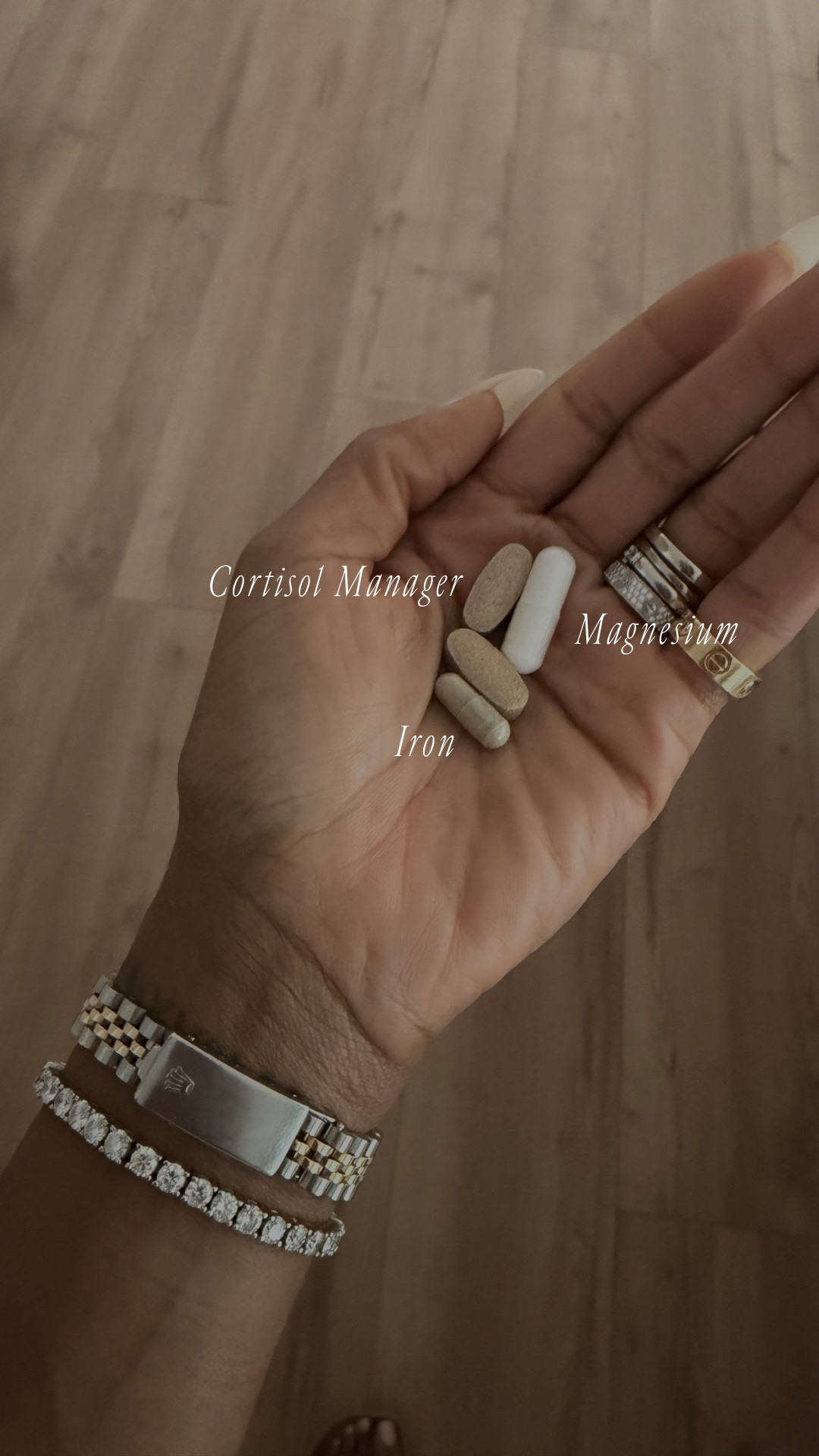 Scroll to shop! ✨ My daily wellness essentials.

Desliza para comprar. ✨ Mis esenciales de bienestar diarios.

📲 Download the free LTK app & follow me @kirasfashionfinds to shop all my daily finds.

#LTKselfcare #LTKmorningroutine #LTKmomlife