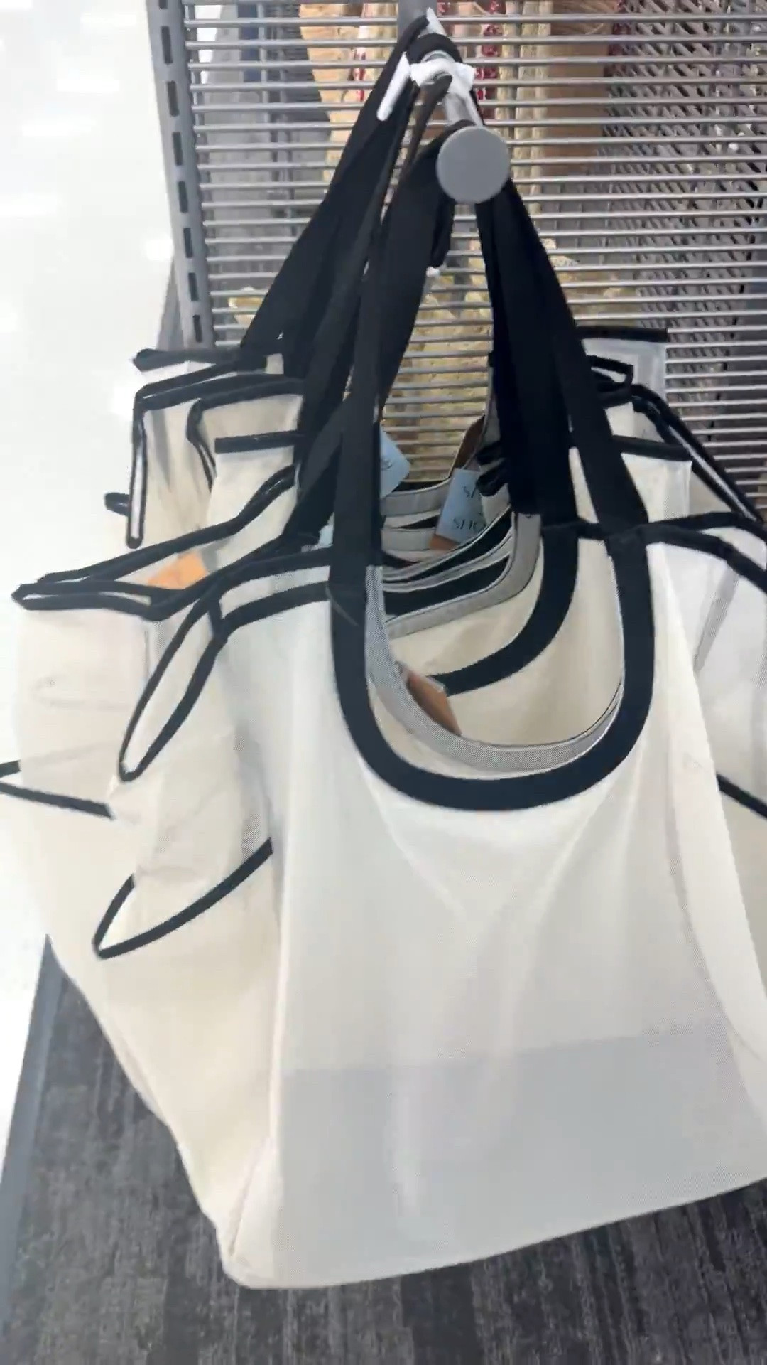 TARGET MESH BAG UNDER $10❤️

Dressupbuttercup.com #dressupbuttercup #dederaad

#LTKootd #LTKmomlife #LTKSeasonal