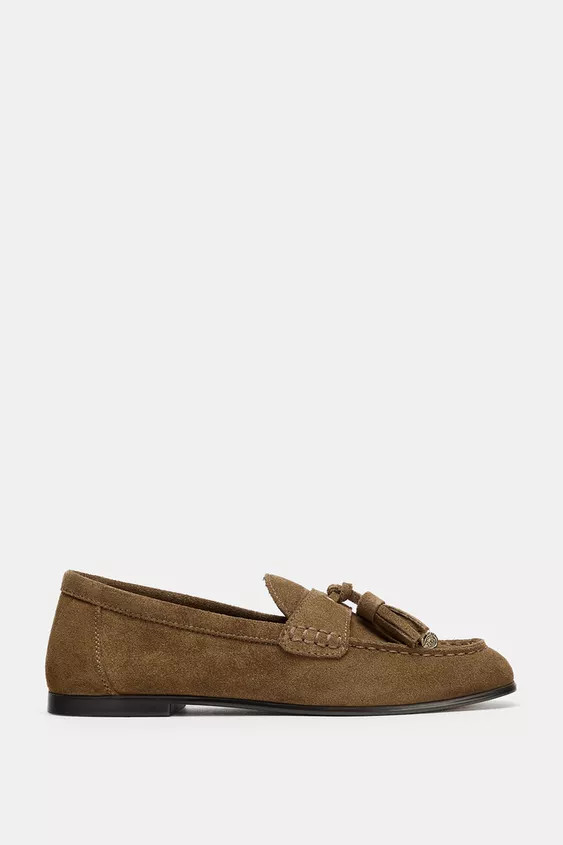 MOCASSINS EN CROÛTE DE CUIR À POMPONS | Zara FR
