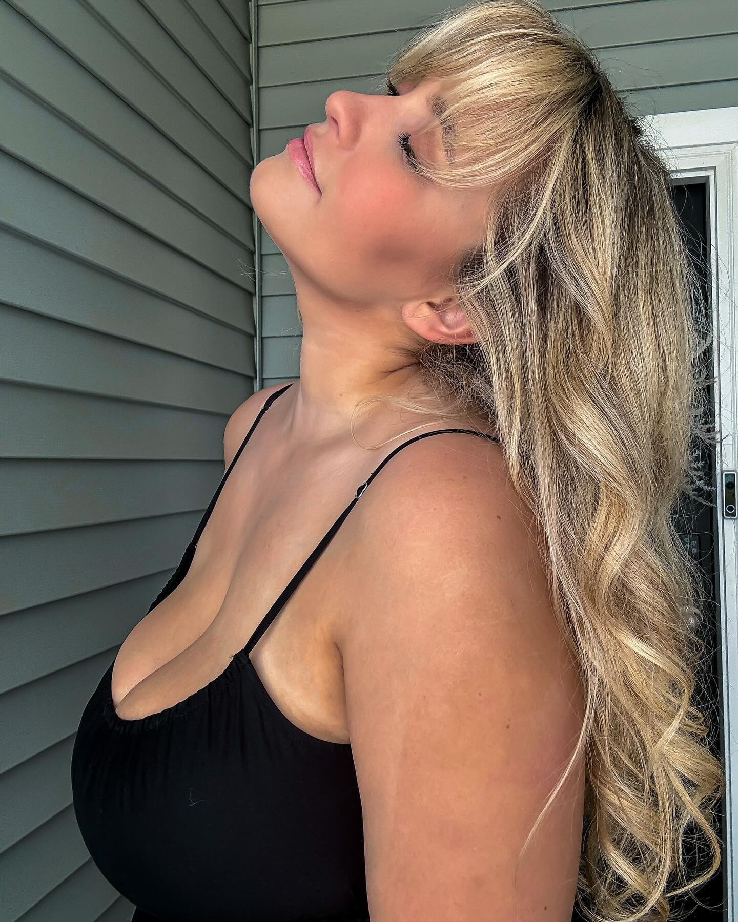 Successfully found another dress I can wear braless🫶🏻 

As a bigger bust woman with a smaller frame it can be so frustrating finding items that not only look good but FEEL good on my body. This dress from target does both and I am really shocked at how much I love it! 

#target #targetstyle #sundress #targetdress