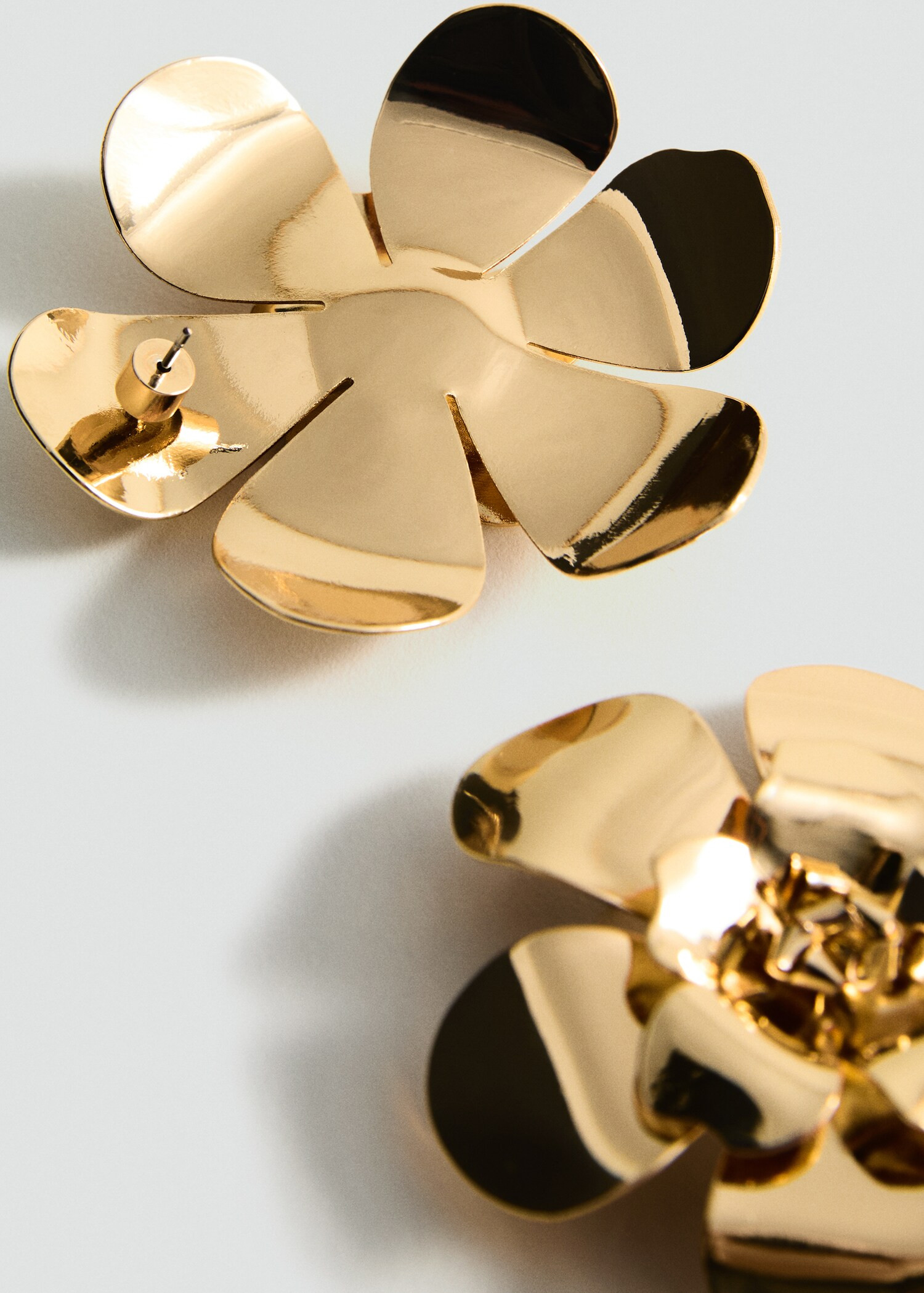 Maxi flower earrings - Women | MANGO USA | Mango (US/MX/AU)