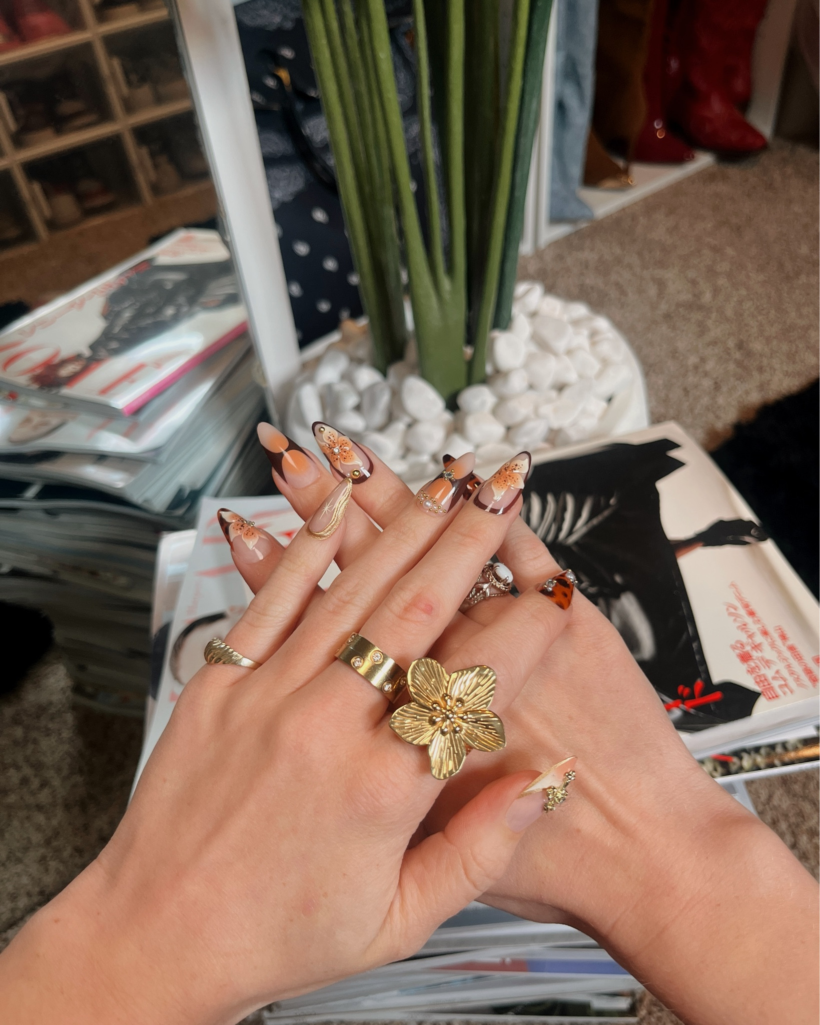 Almond fashion nails 💅🏼👑✨#nails 

#LTKSummerEdit #LTKSeasonal #LTKFindsUnder100