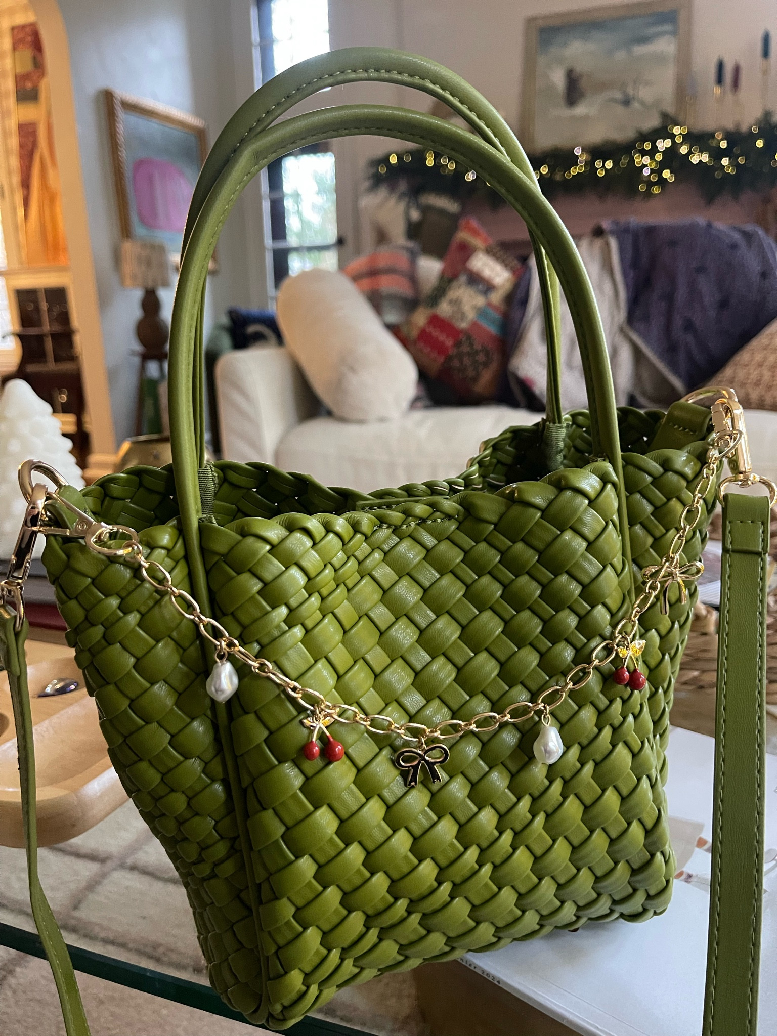 Technically it says it’s a phone wristlet but it’s the perfect purse necklace! 

#anthropologie #purses 


#LTKGiftGuide #LTKCyberWeek #LTKHoliday