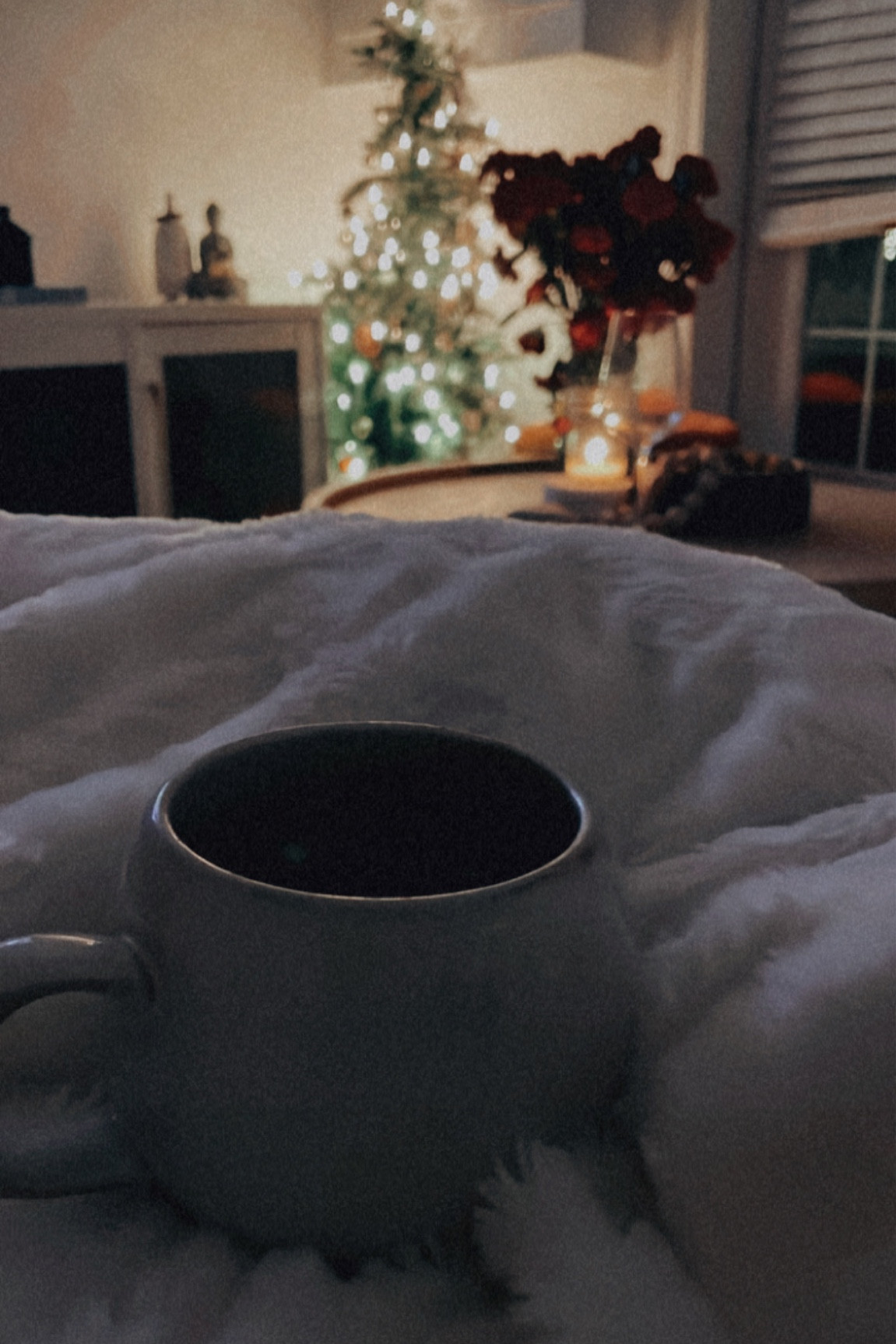 Gut healing sleepy hot chocolate

2 tbsp chocolate chips
1c coconut milk
1 tsp maple syrup
1 scoop l glutamine
1 scoop collagen
2 tsp cacao powder
Pinch of sea salt

#LTKunder100 #LTKHoliday #LTKhome