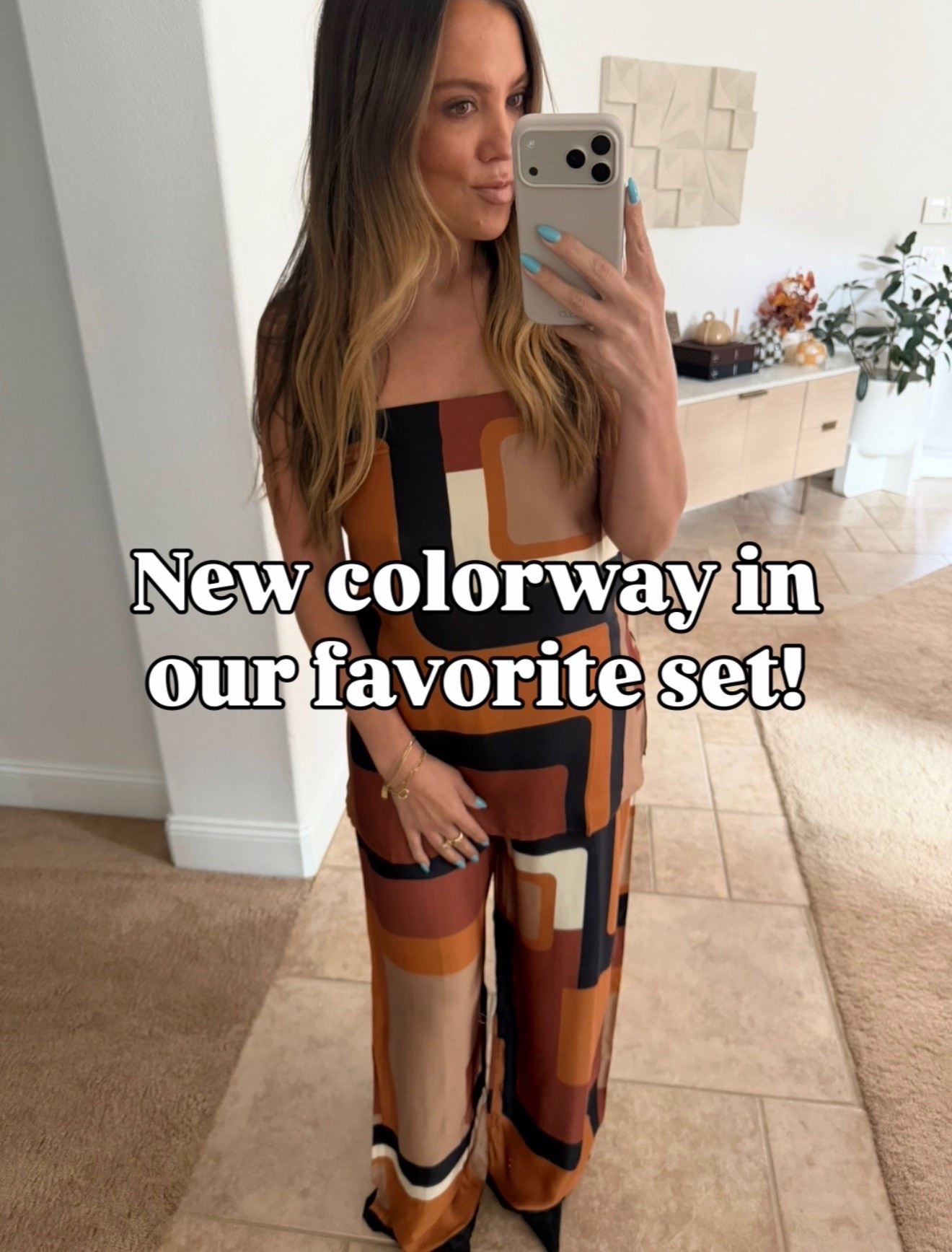 You guys sold this set out last year, so I had to share the new color way I am obsessed with! 

Height: 5’6
Weight: 140 pounds
Top size: medium
Pants size: medium 

Fall fashion, fall outfit, trendy fashion, women’s fashion, matching set

#LTKootd