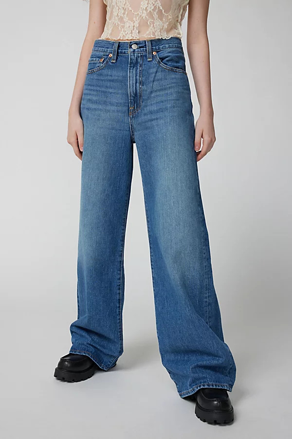 Levi’s® Ribcage Wide-Leg Jean | Urban Outfitters (US and RoW)