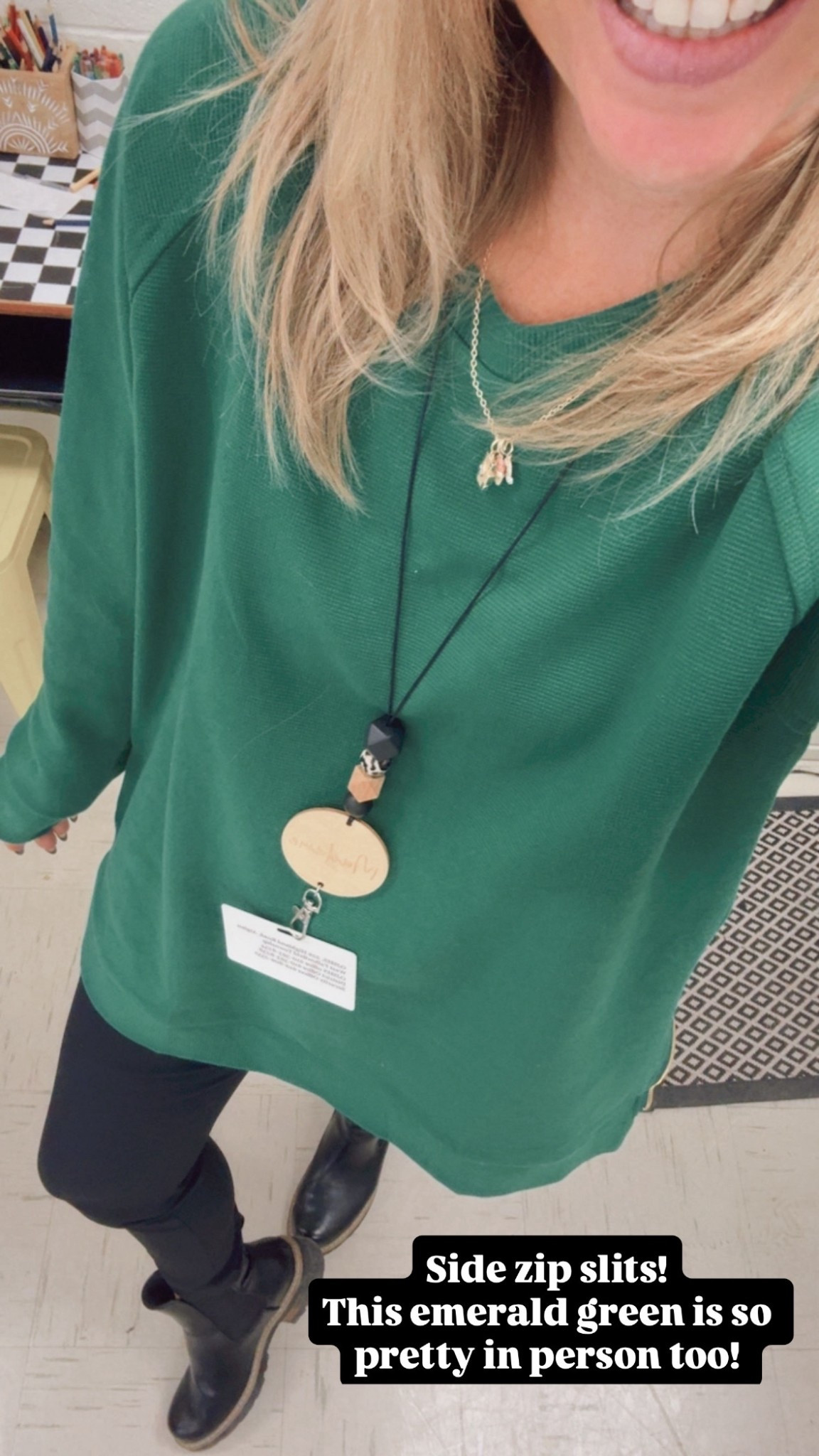 Today’s teacher ootd! Size zip slits and the emerald green is gorgeous in person! Size small

Ribbed texture 