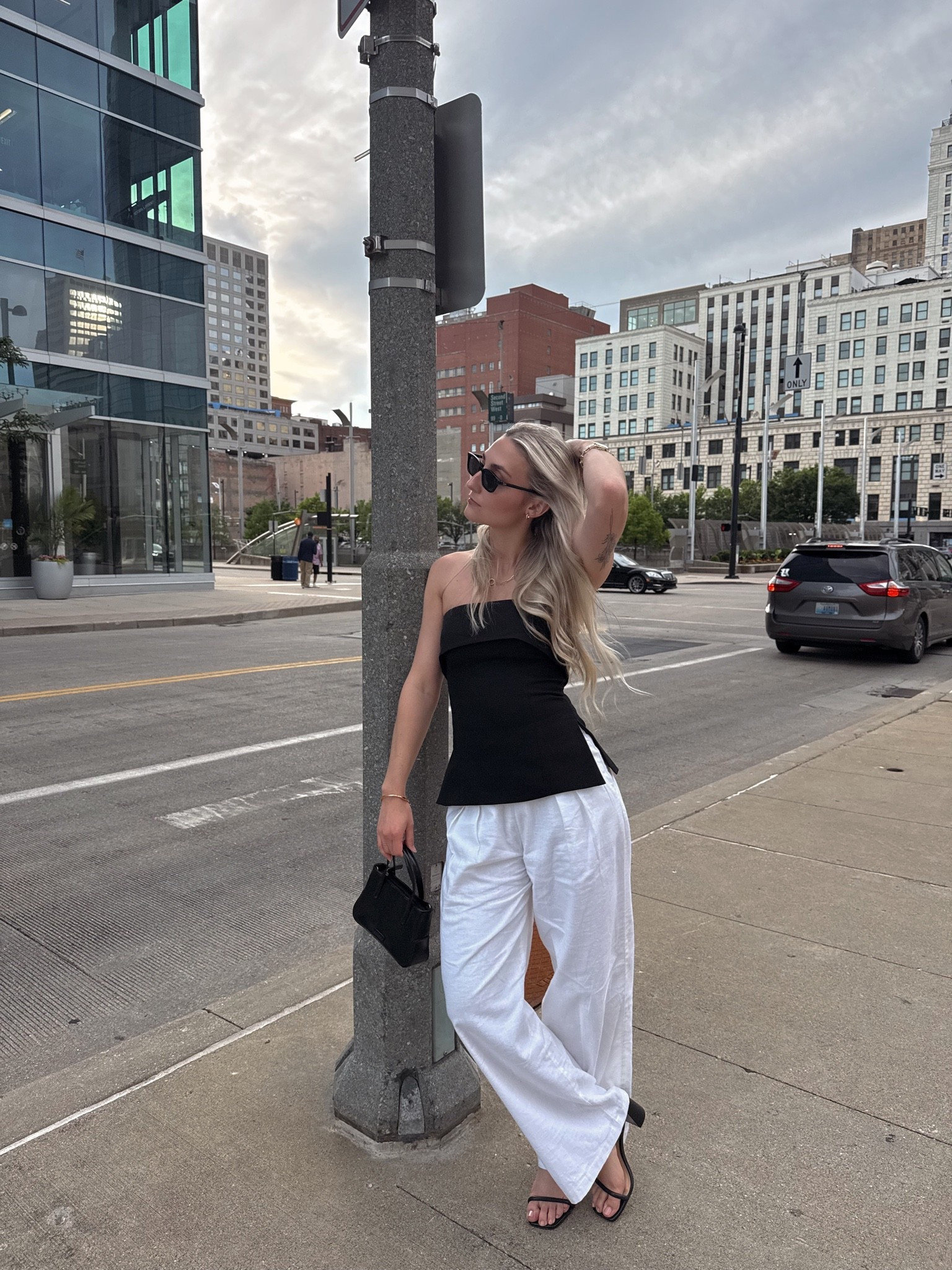 Element tube top aritzia, linen pants, girls night, date night outfit, brunch outfit, easy outfit, trendy, summer 2026, outfit ideas