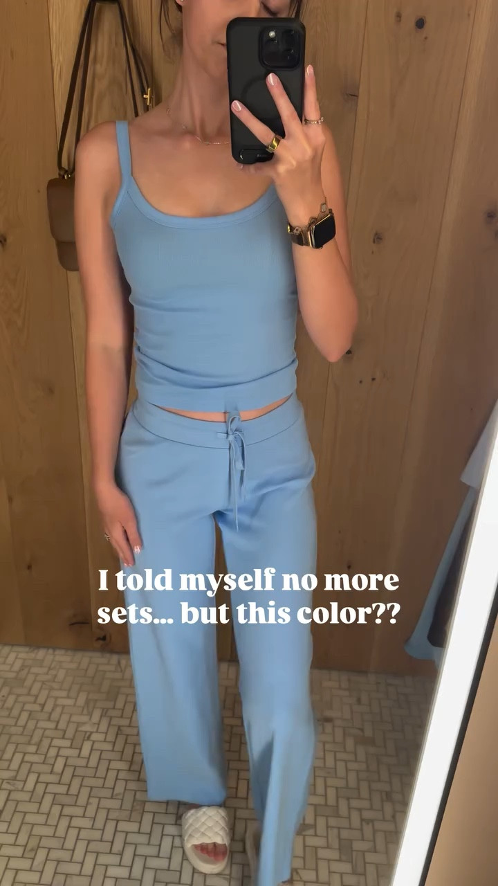 no more lounge sets… was the plan 💙
 

#aritzia #loungewear #oopsie