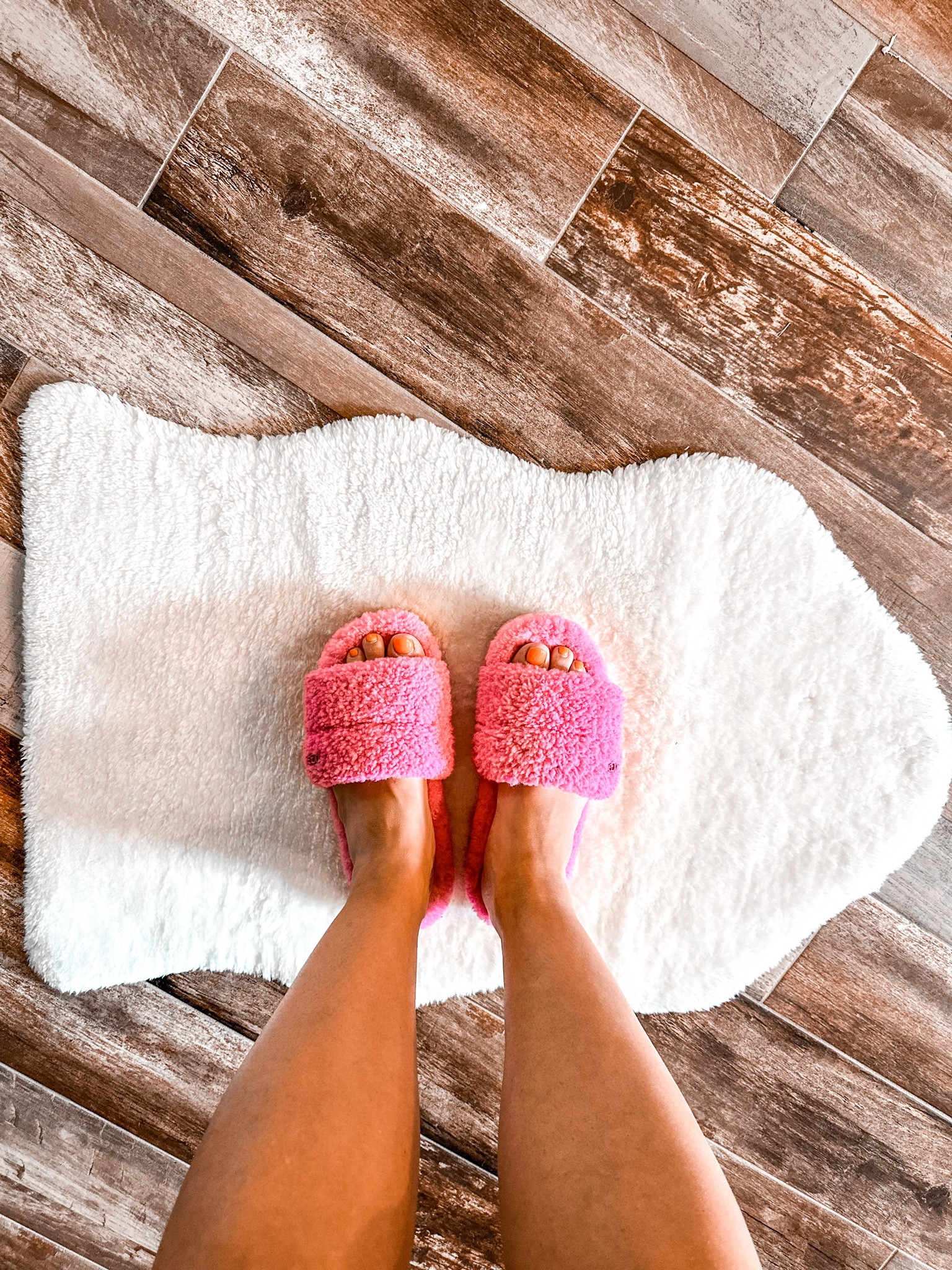 Ugg, Ugg slippers, house shoes, comfy, cozy, Ugg house shoes, hot pink #ugg #ugghouseshoes #uggslippers #cozyfeet

#LTKFind #LTKsalealert #LTKGiftGuide